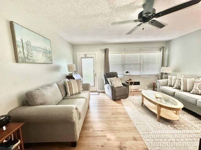 302 Mansfield H Property Photo 4