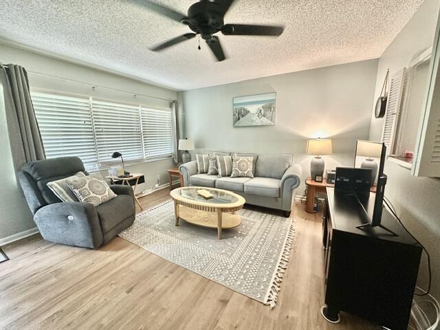 302 Mansfield H Property Photo 5