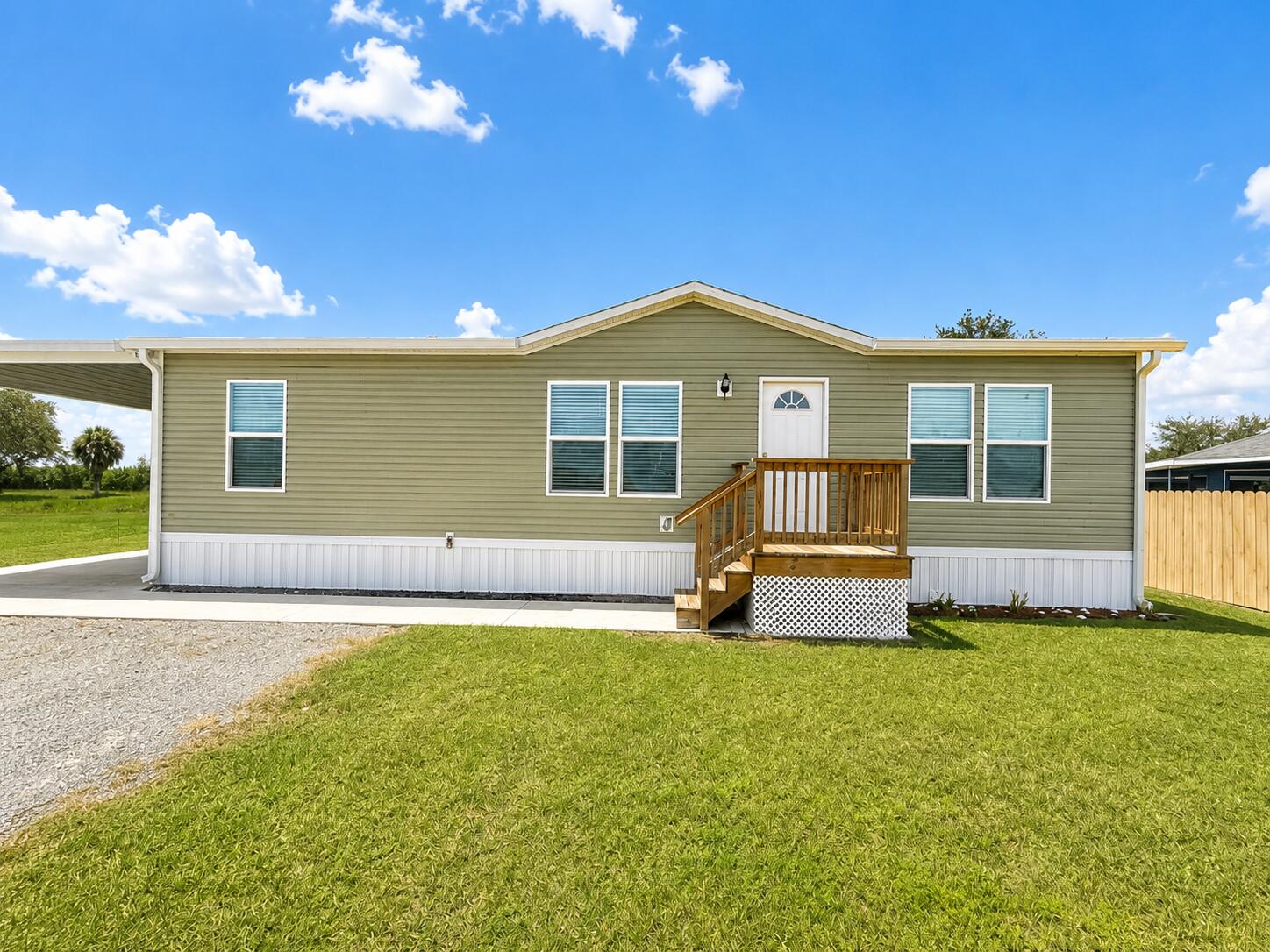 1121 ORANGE Loop Property Photo 1