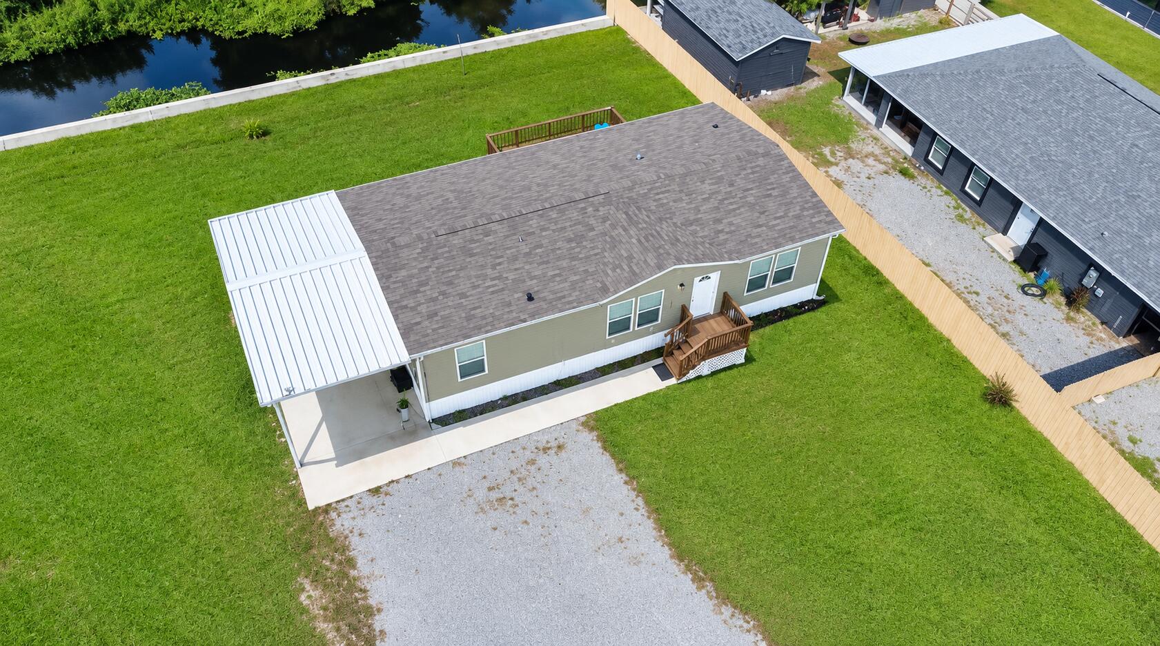 1121 Orange Loop Property Photo 7