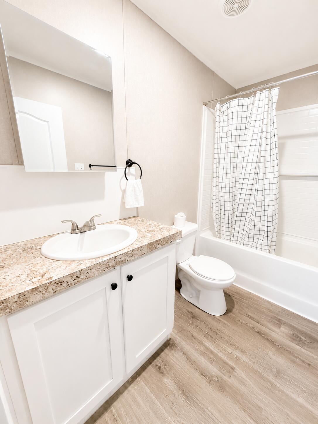 1121 Orange Loop Property Photo 16