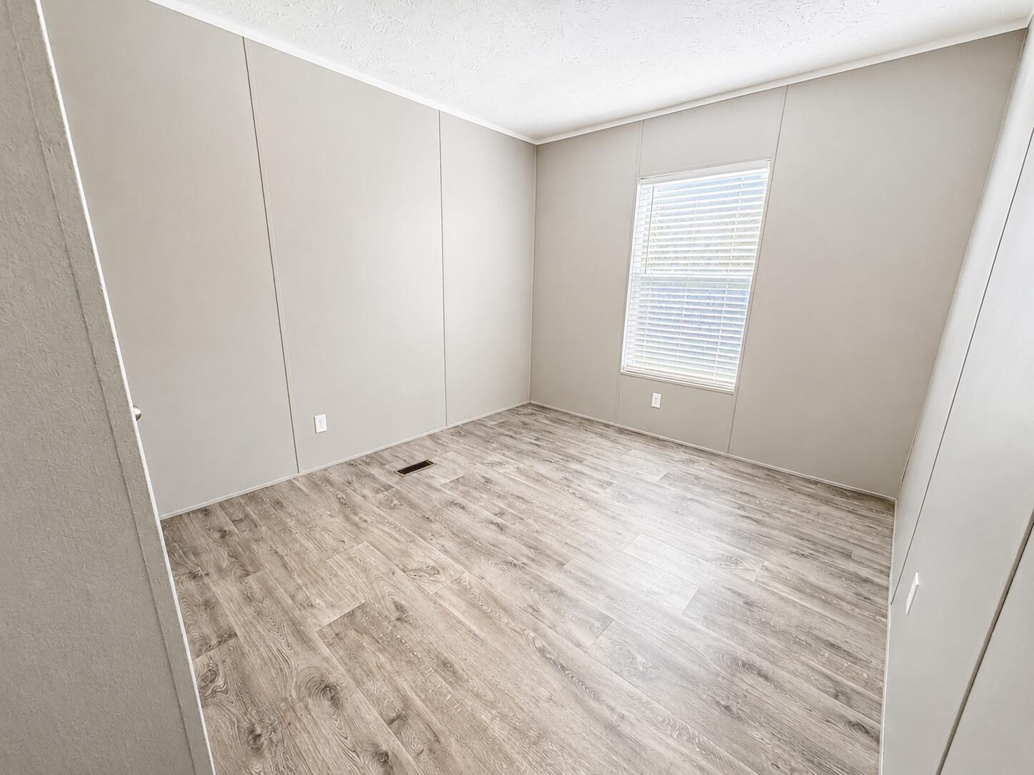 1121 Orange Loop Property Photo 17