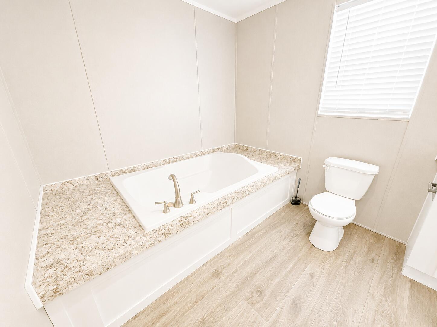 1121 Orange Loop Property Photo 21