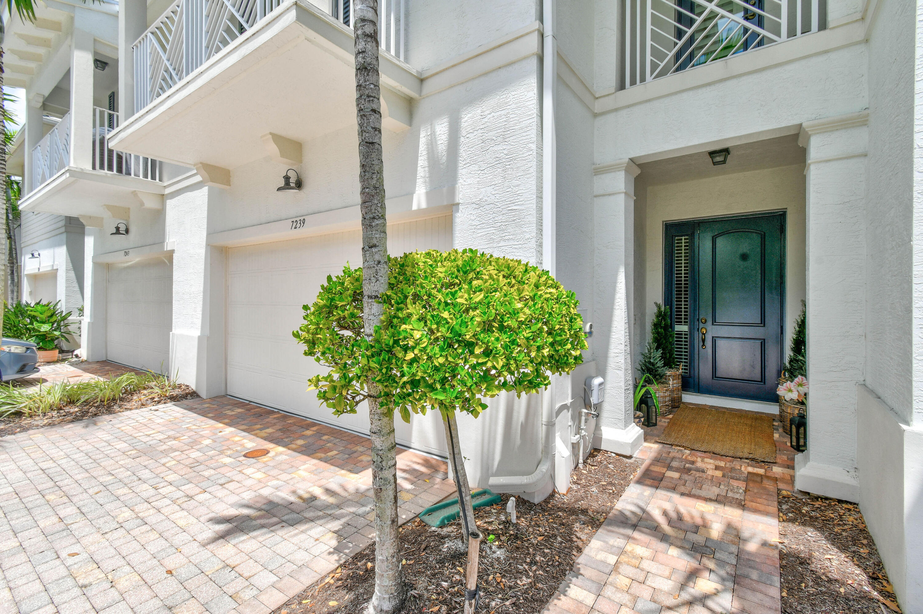 7239 Oxford Court Property Photo 1