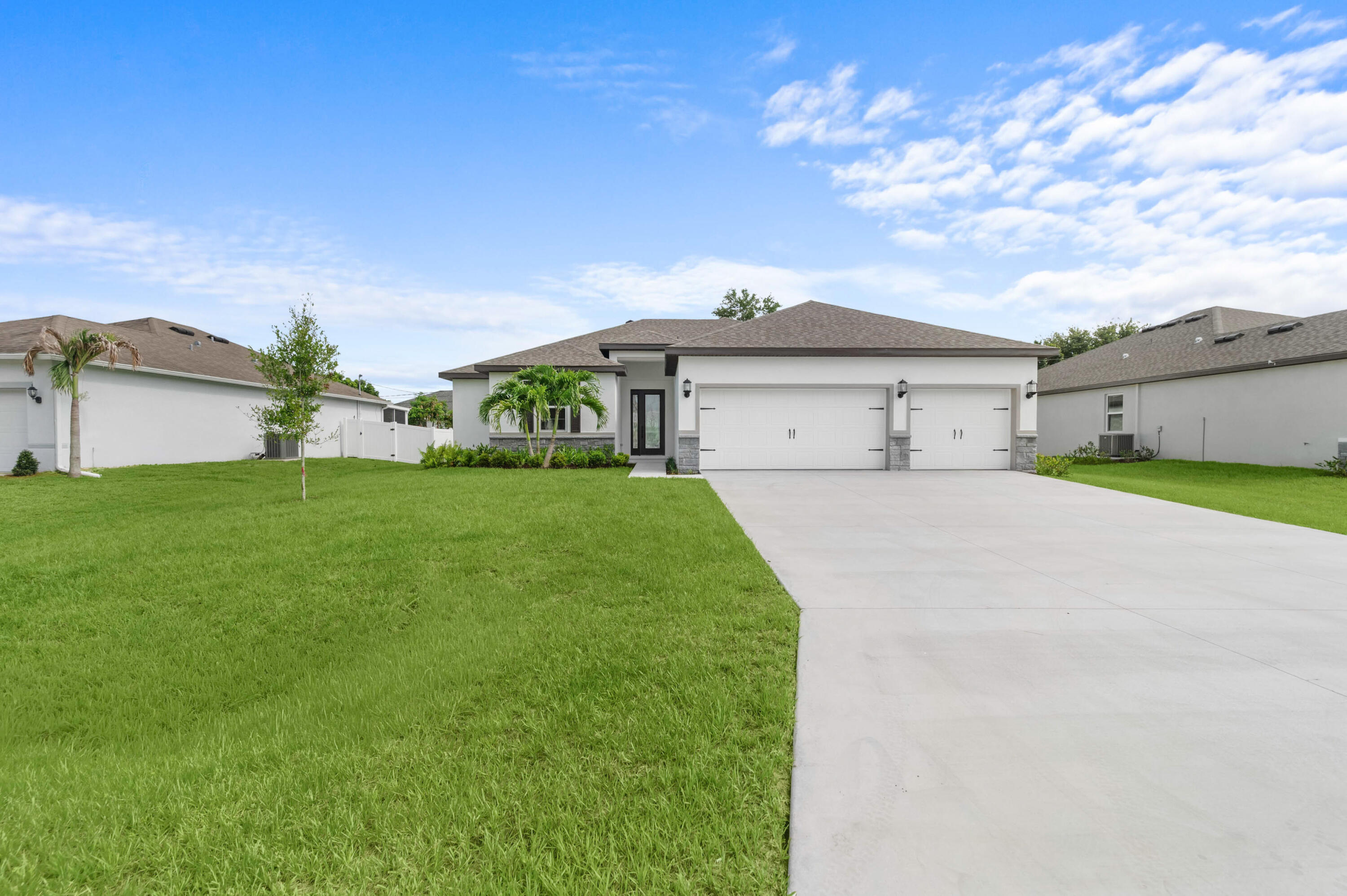 8046 99th Court Property Photo 1