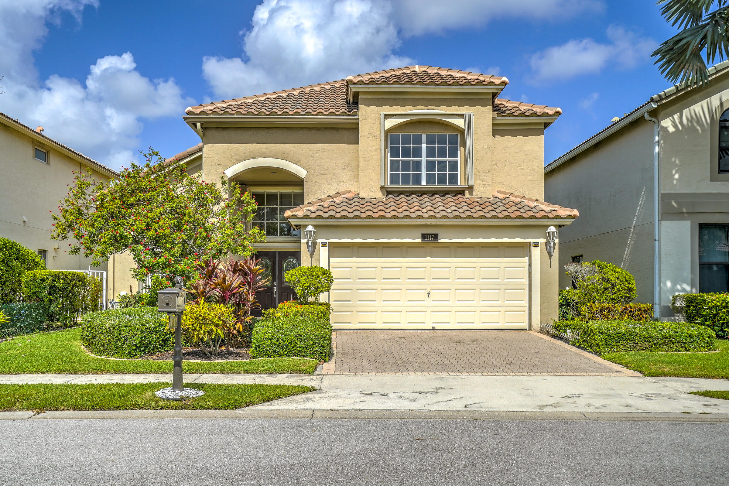 1117 Avondale Court Property Photo 1