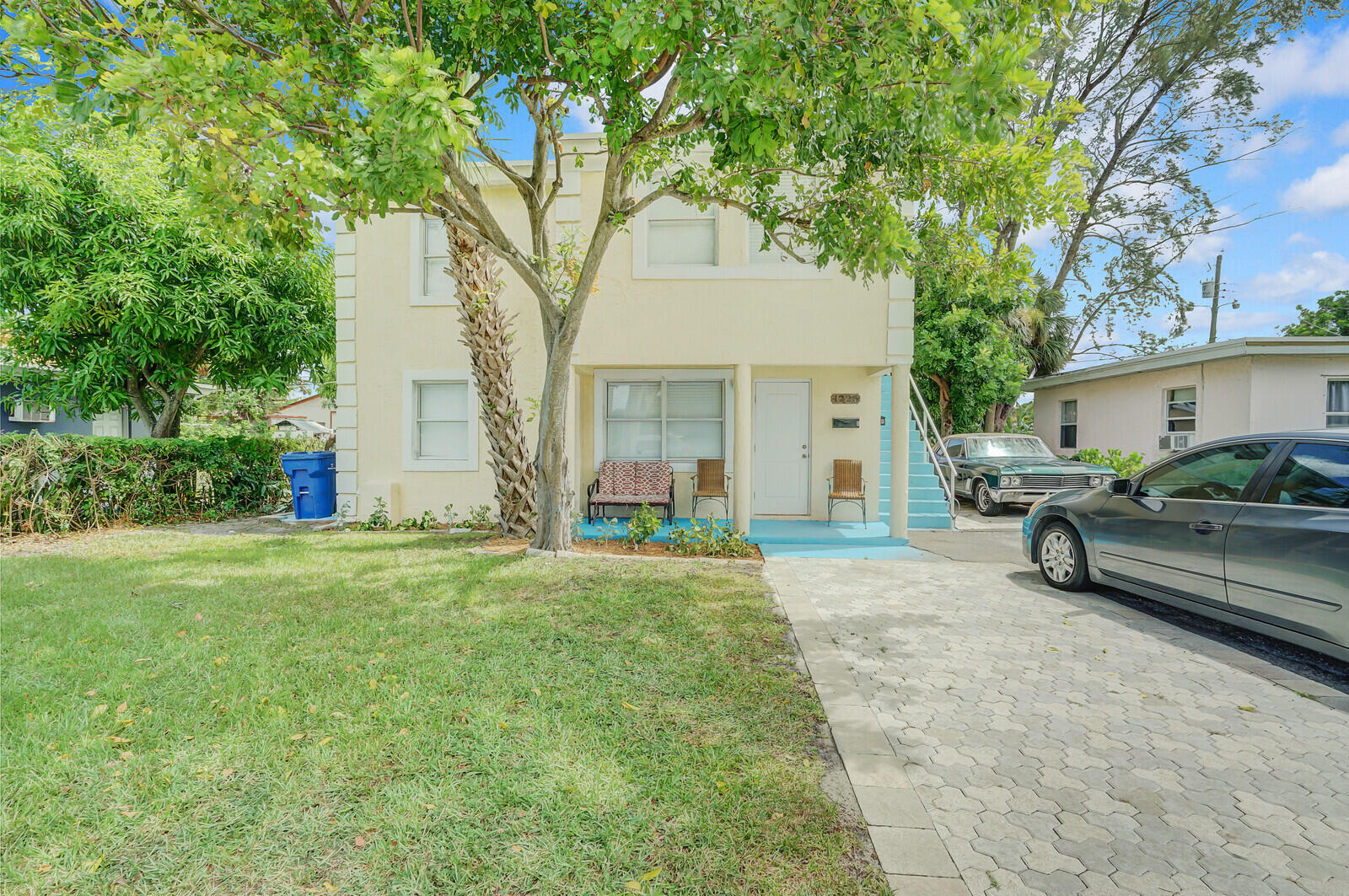 1225 W 10th Street Property Photo 1