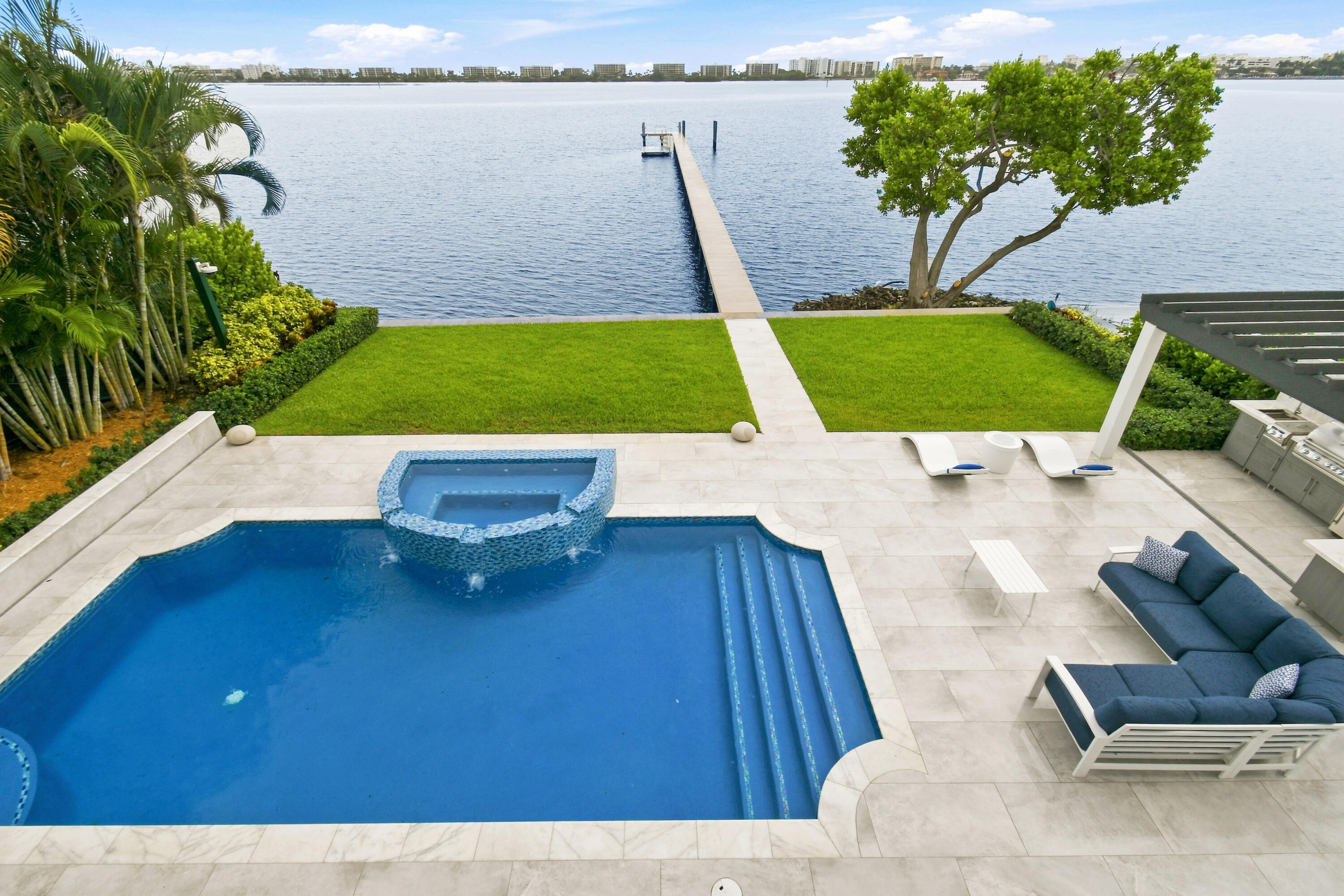 3 Lakeside Palms Court Property Photo 1