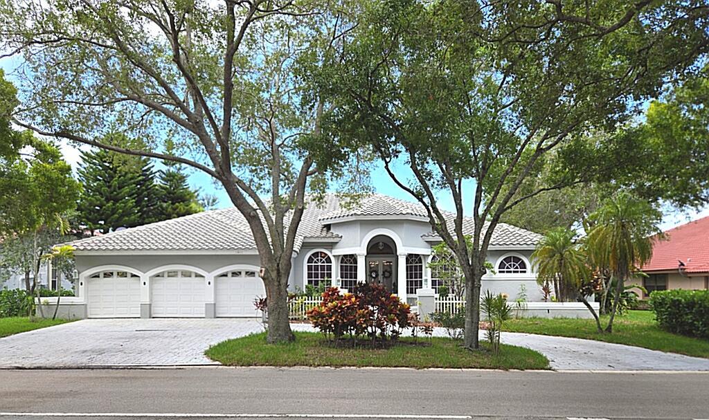 1811 Eagle Trace Boulevard W Property Photo 1
