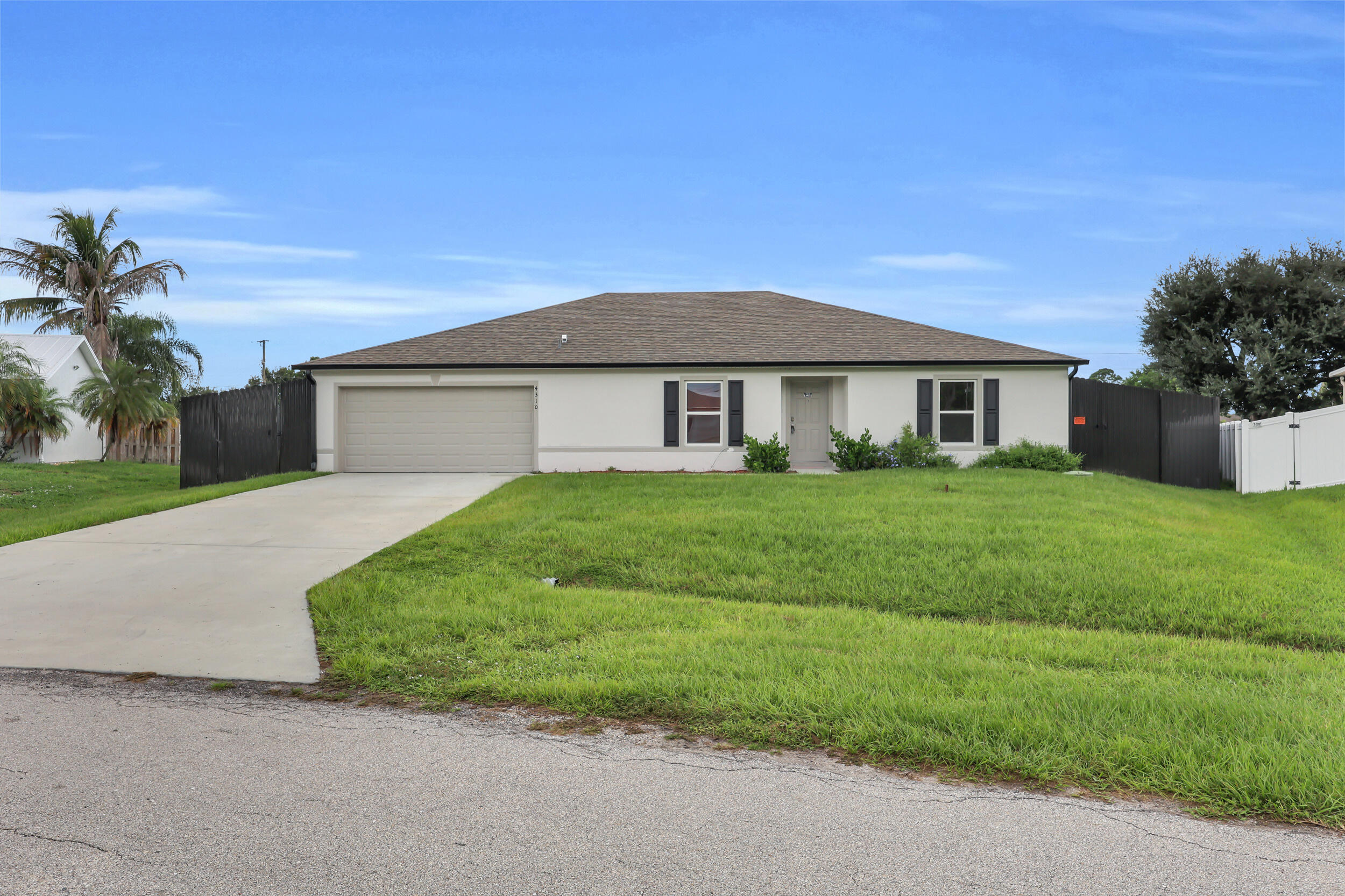 4310 Sw Jaunt Road Property Photo 1