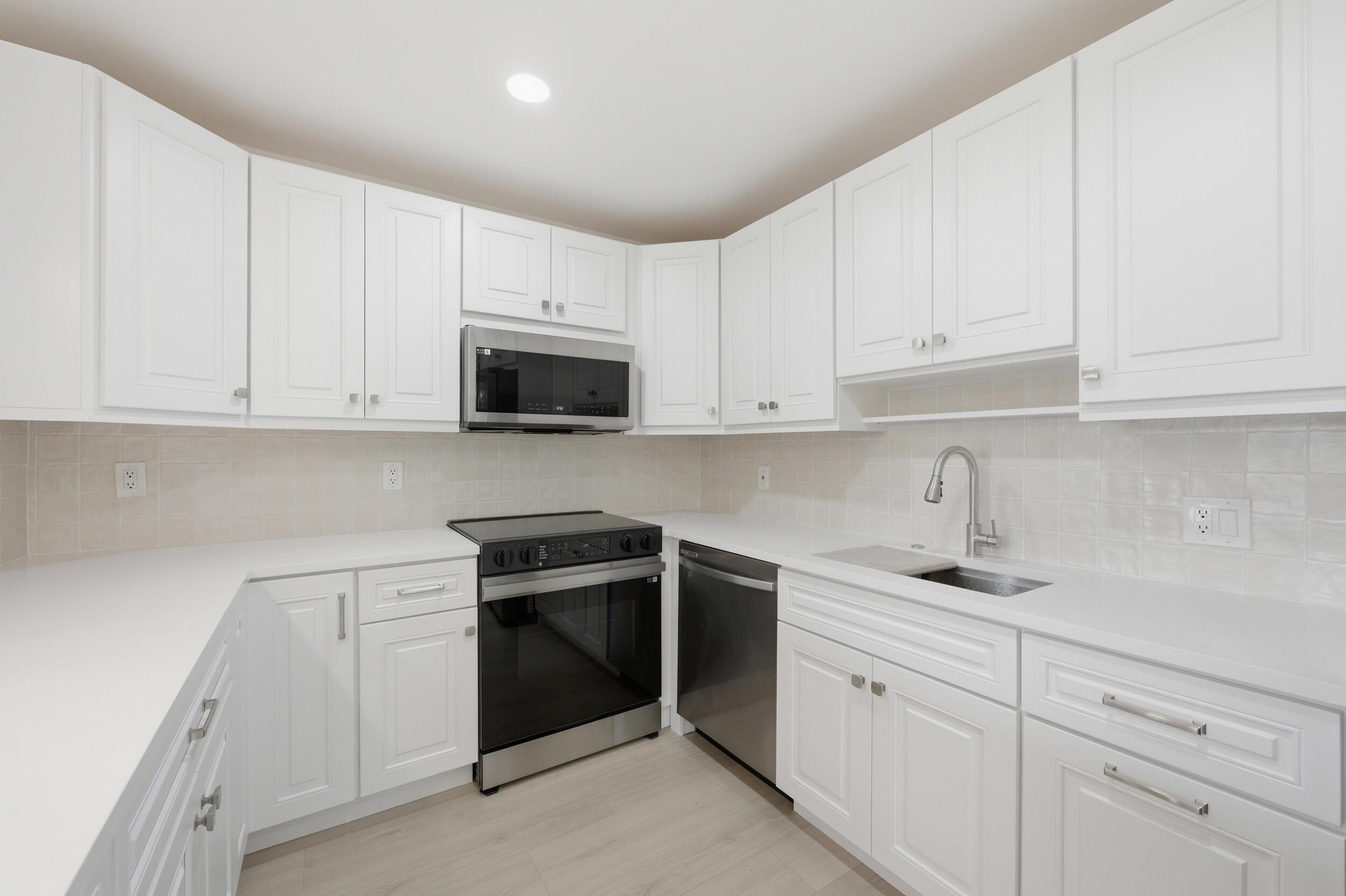 670 Monaco Court N Property Photo 17