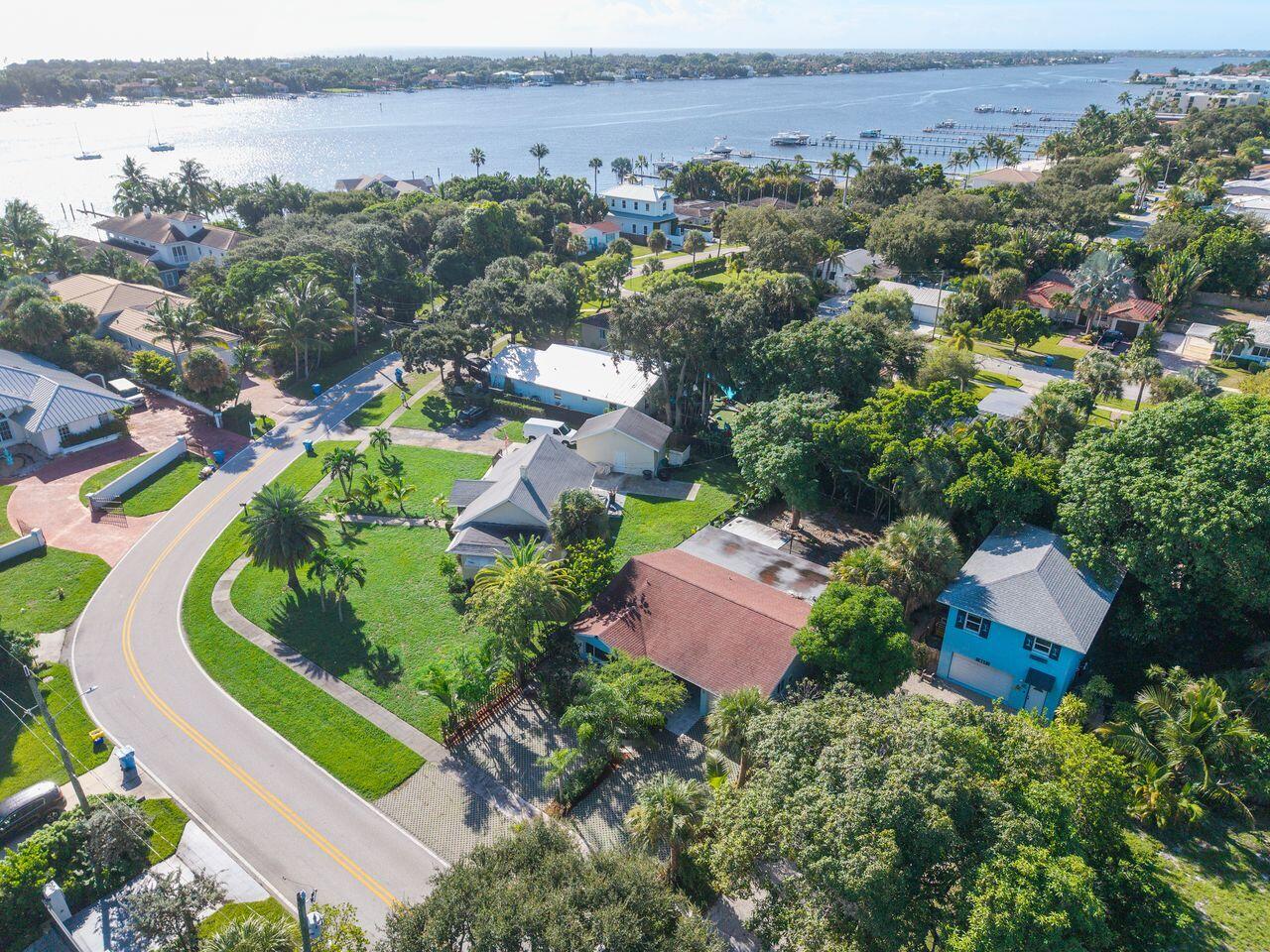 545 S Lake Drive Property Photo 3