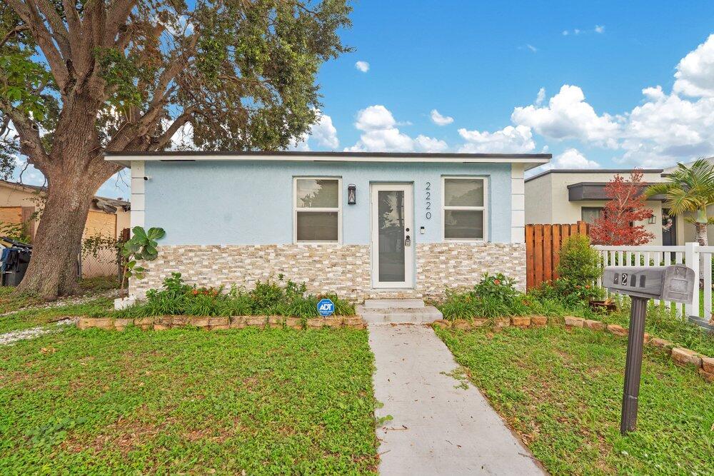 2220 Hope Street Property Photo 1