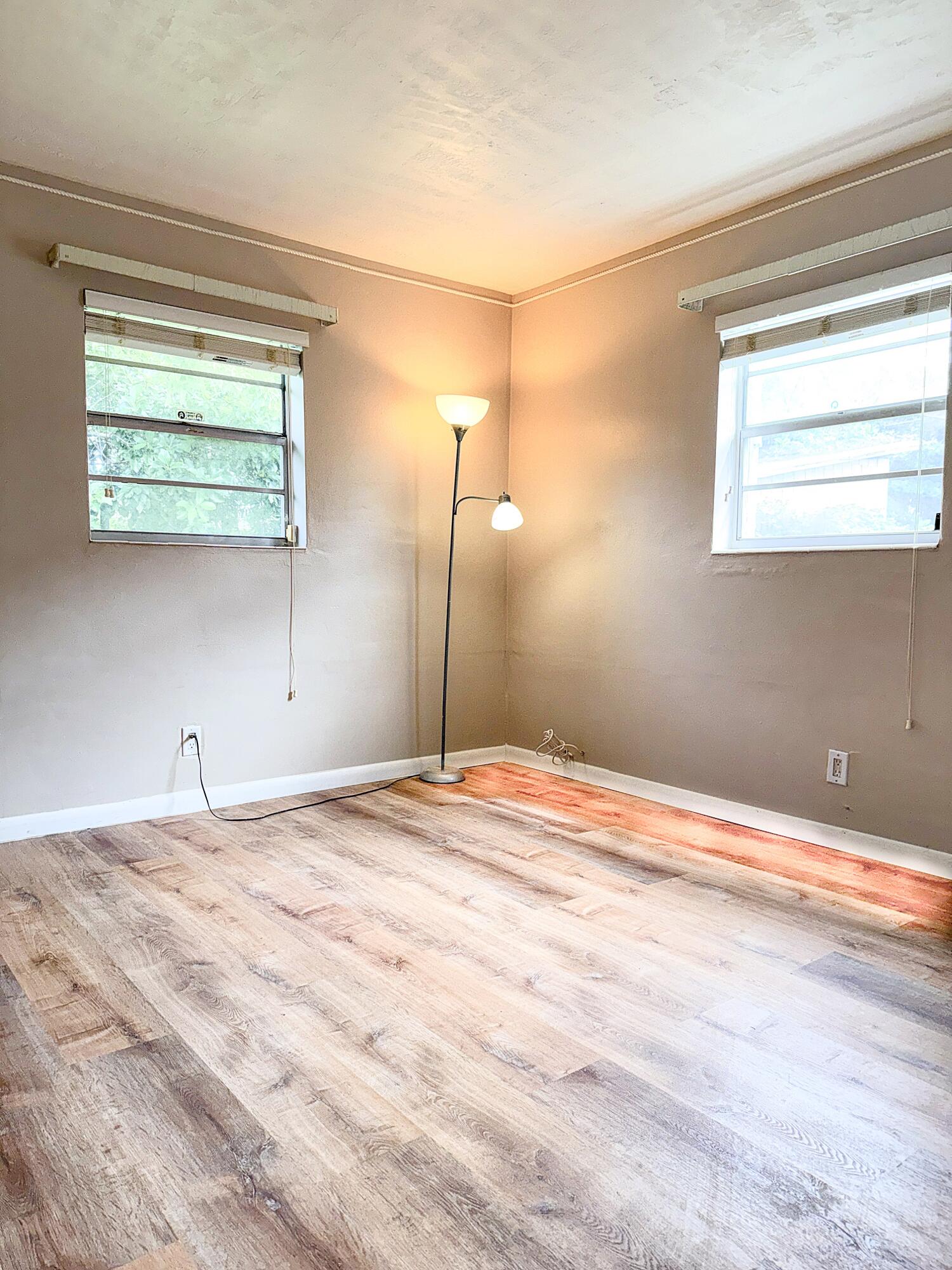 650 Sw 28th Way Property Photo 11