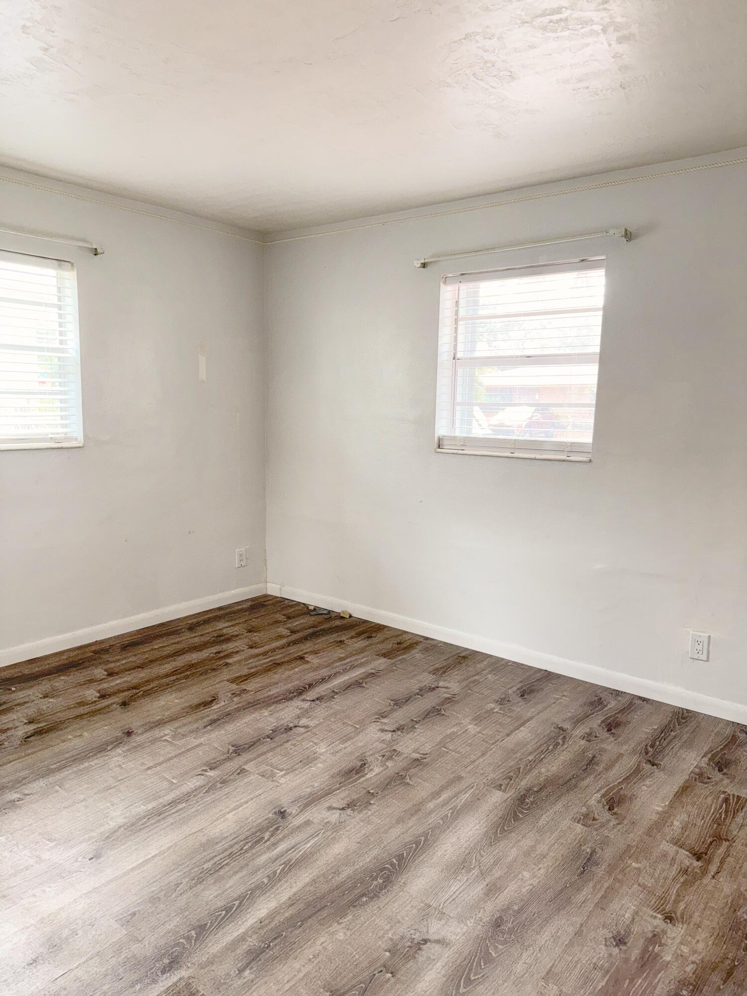 650 Sw 28th Way Property Photo 12