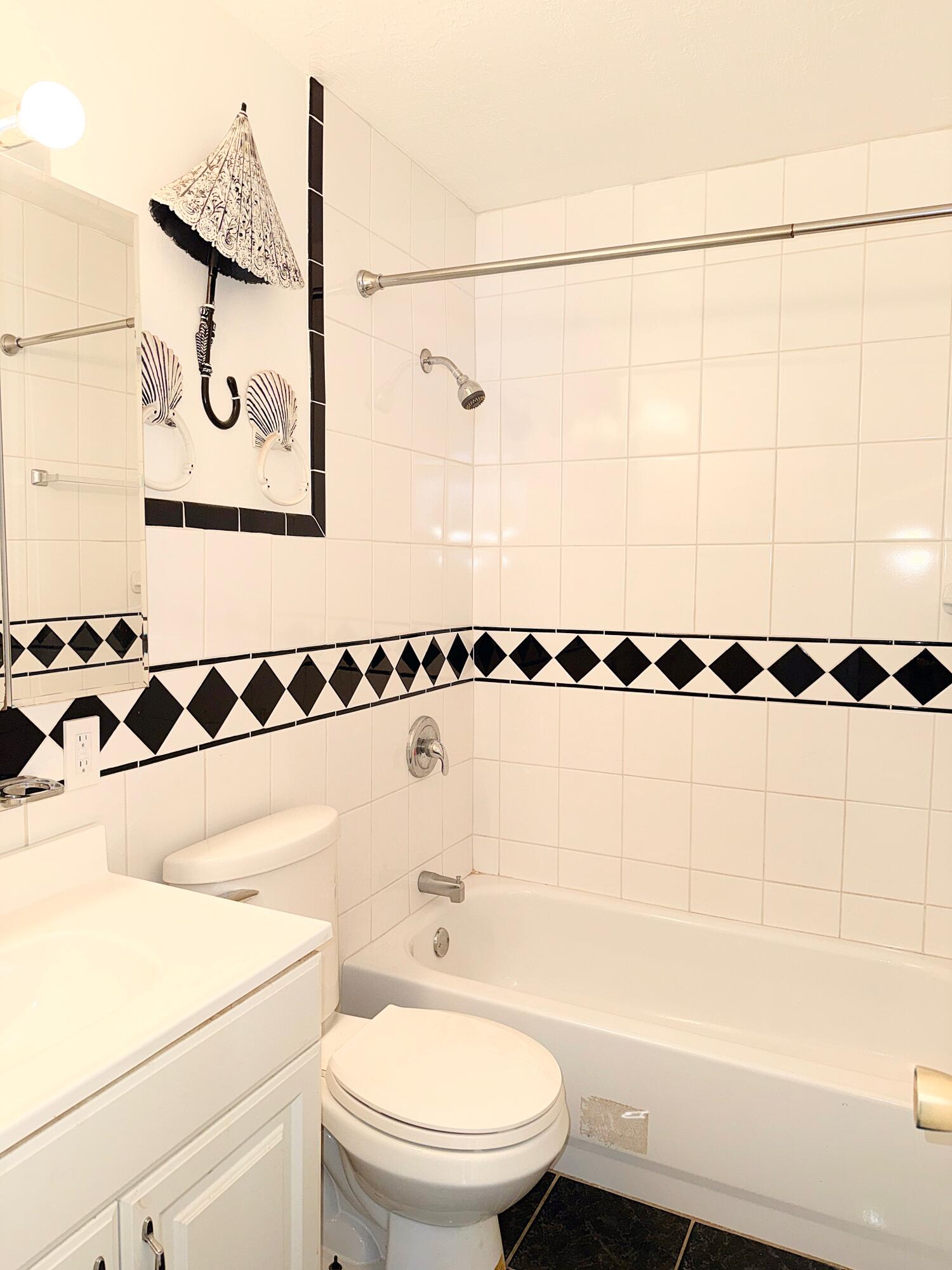 650 Sw 28th Way Property Photo 13