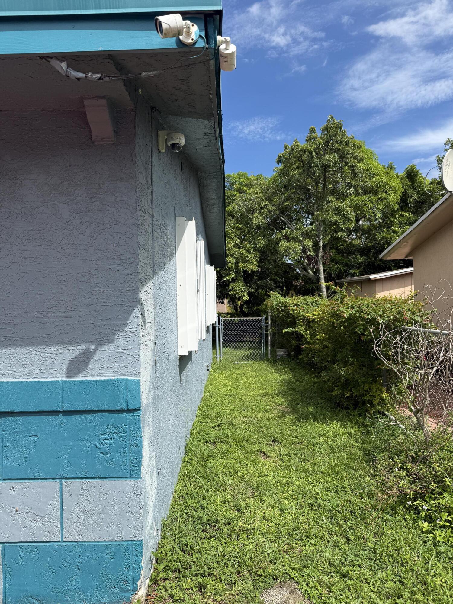 650 Sw 28th Way Property Photo 14