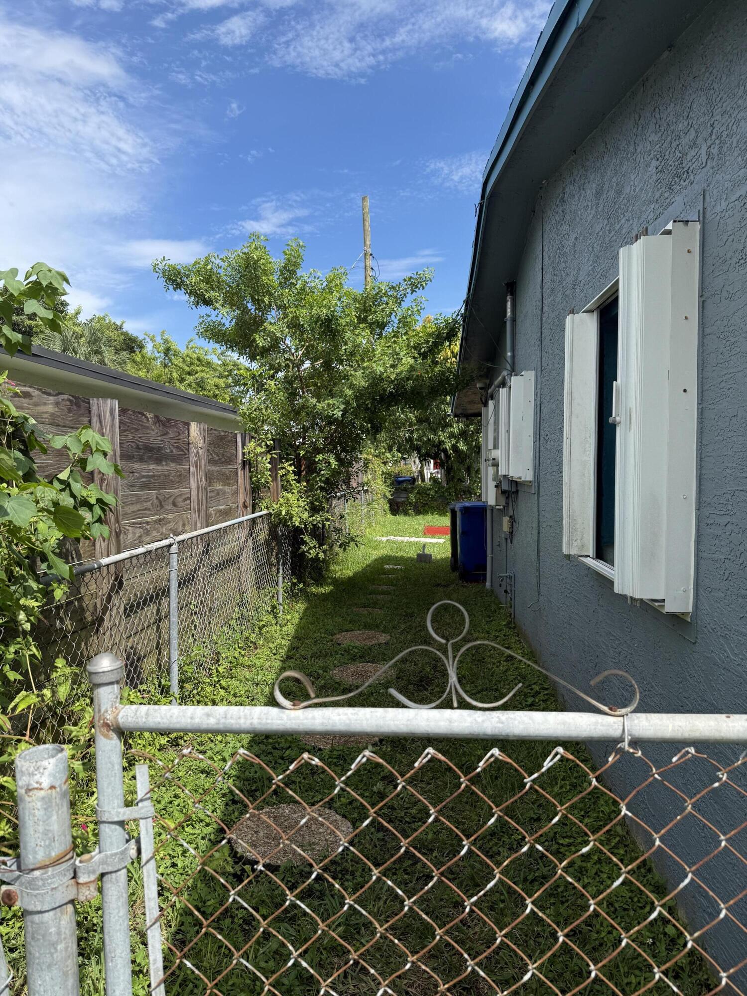 650 Sw 28th Way Property Photo 15