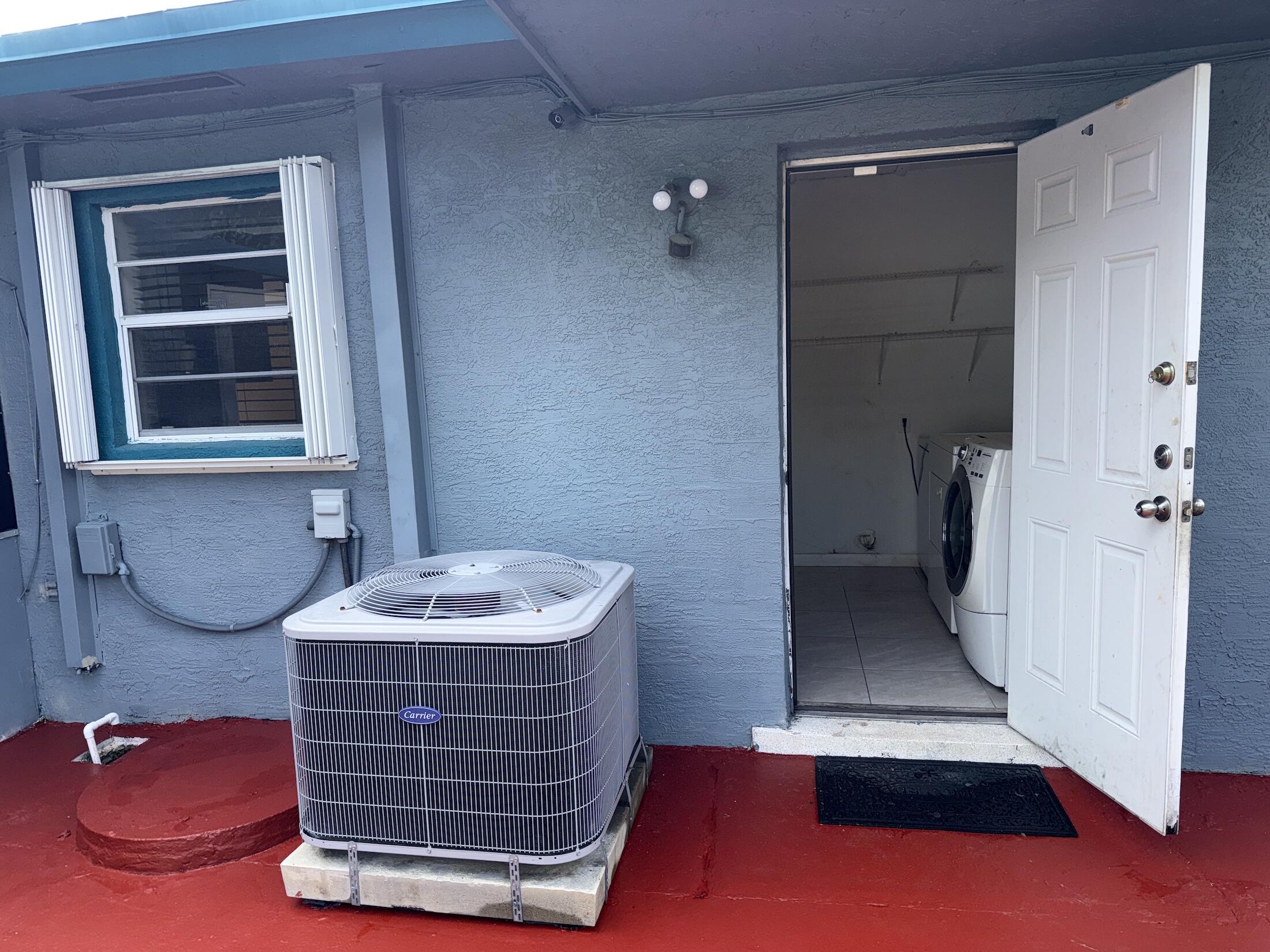 650 Sw 28th Way Property Photo 17