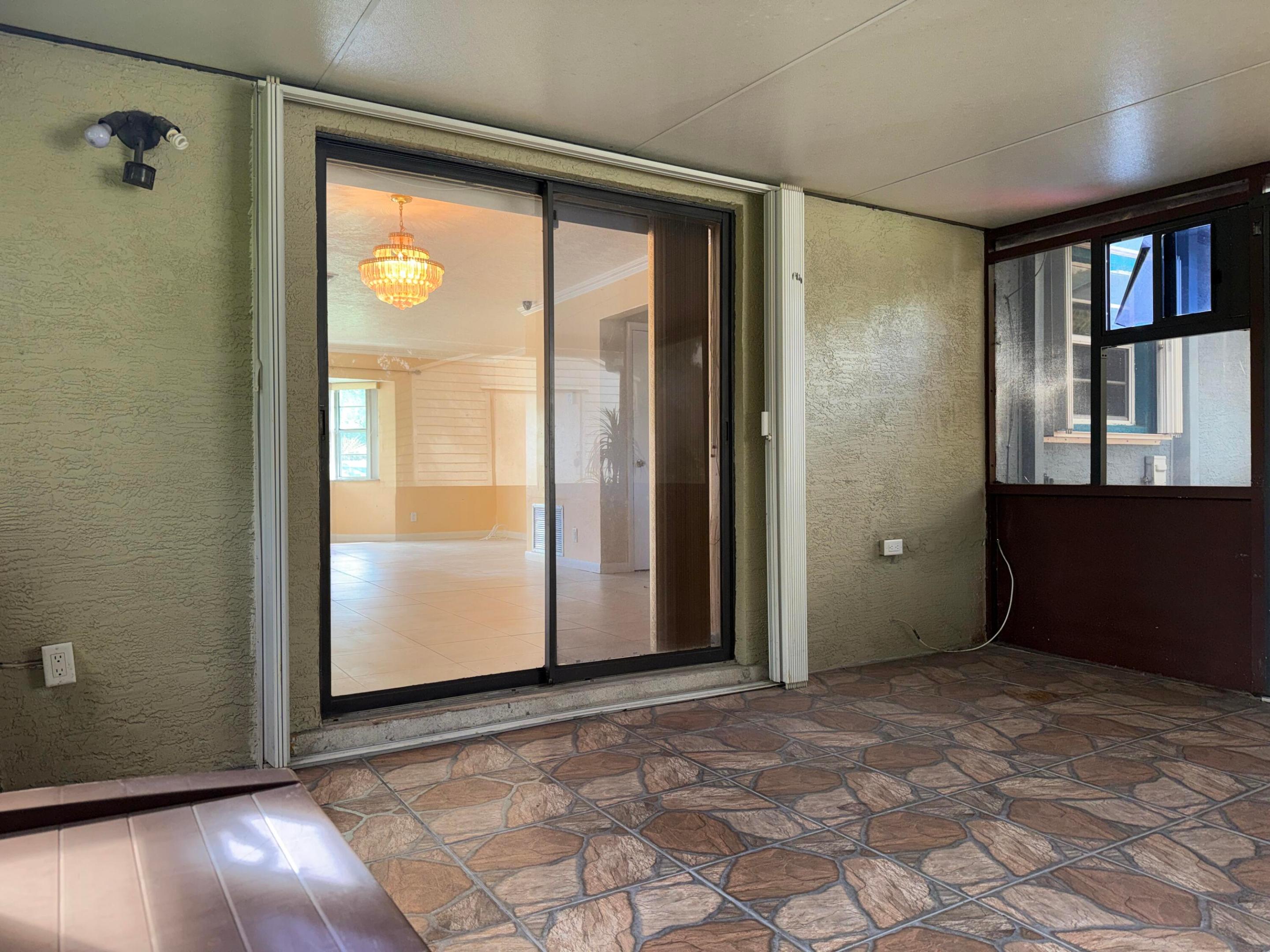650 Sw 28th Way Property Photo 18