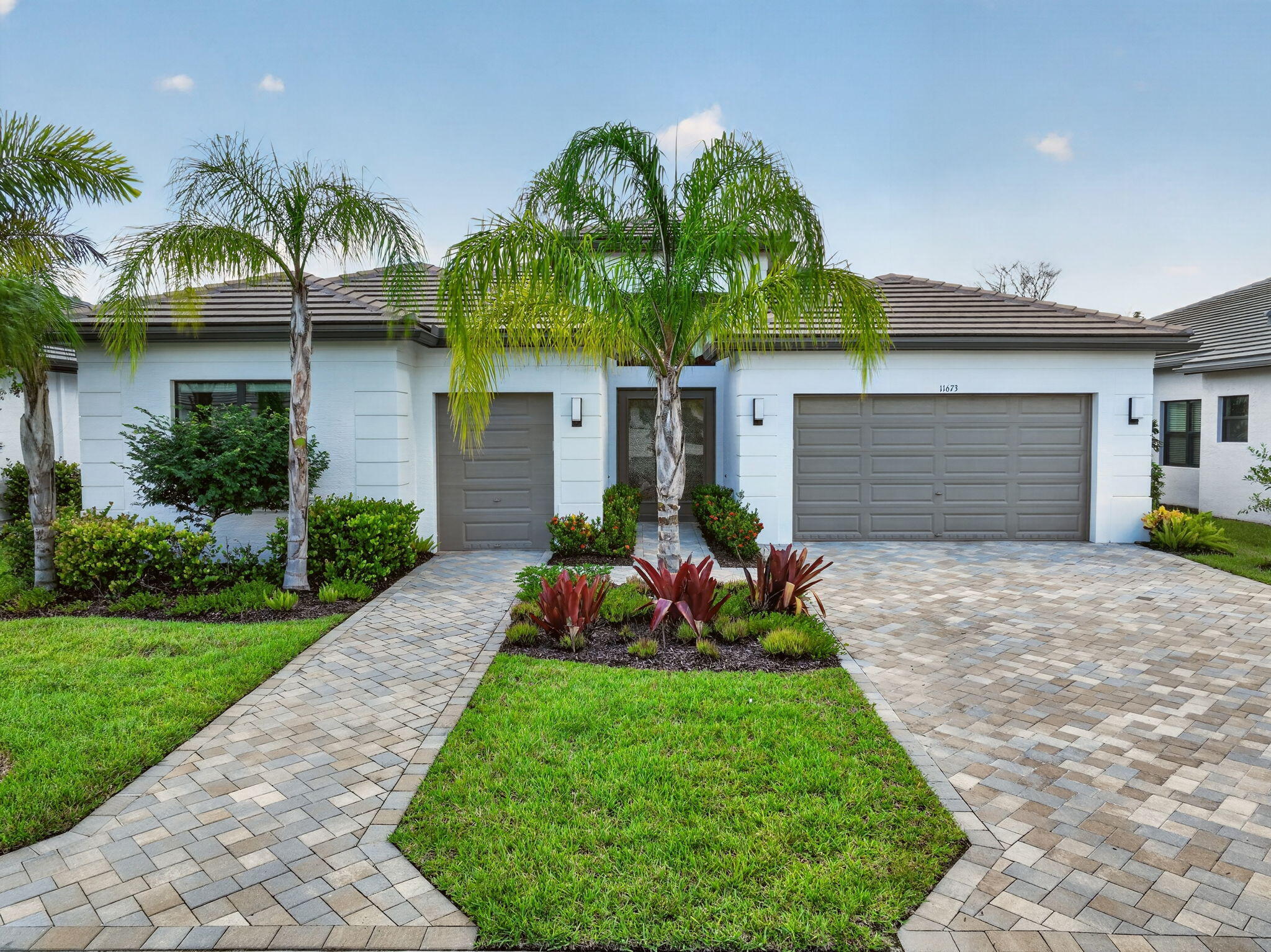 11673 Sw Terrace Court Property Photo 1