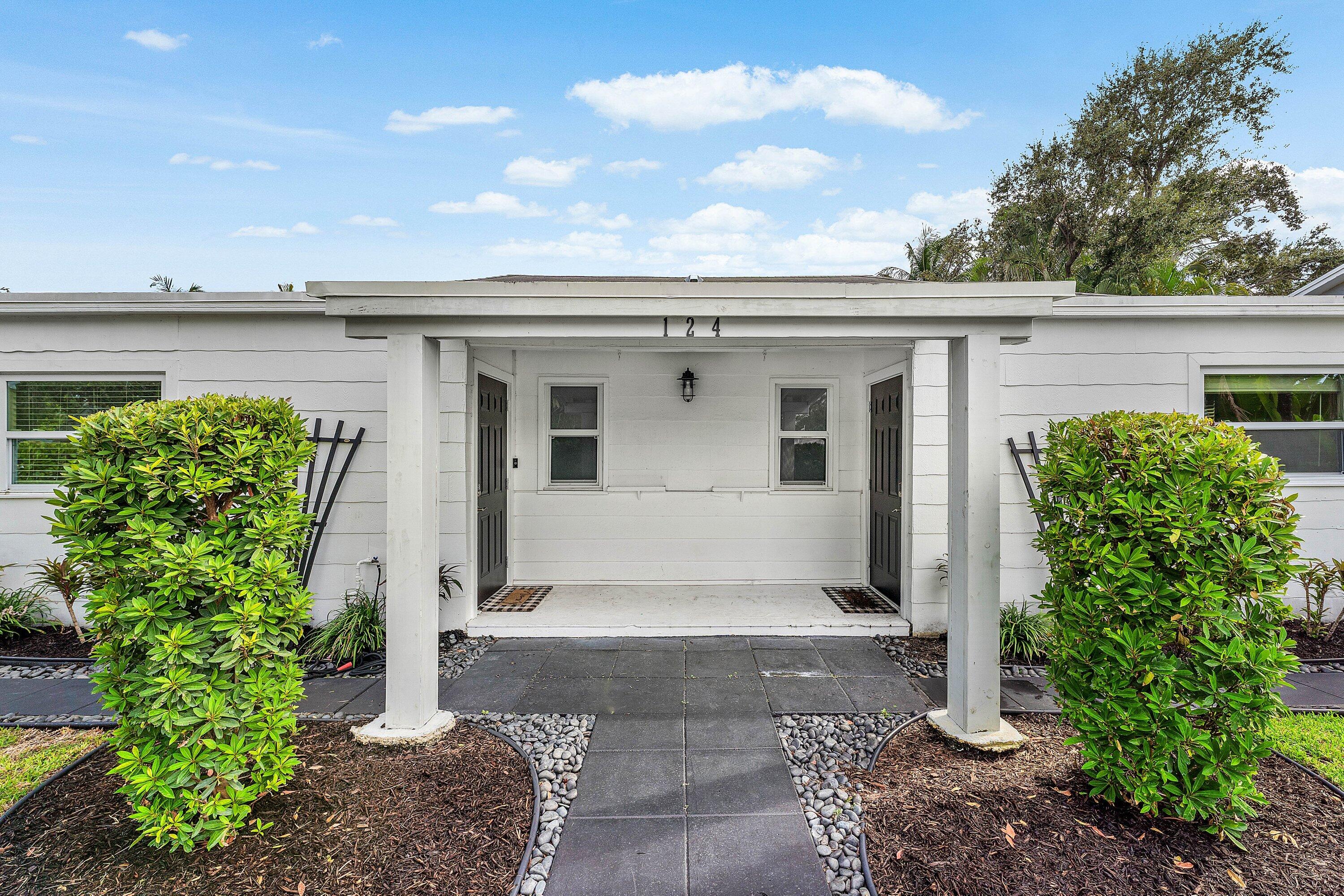 124 MAYFIELD Road W Property Photo 1