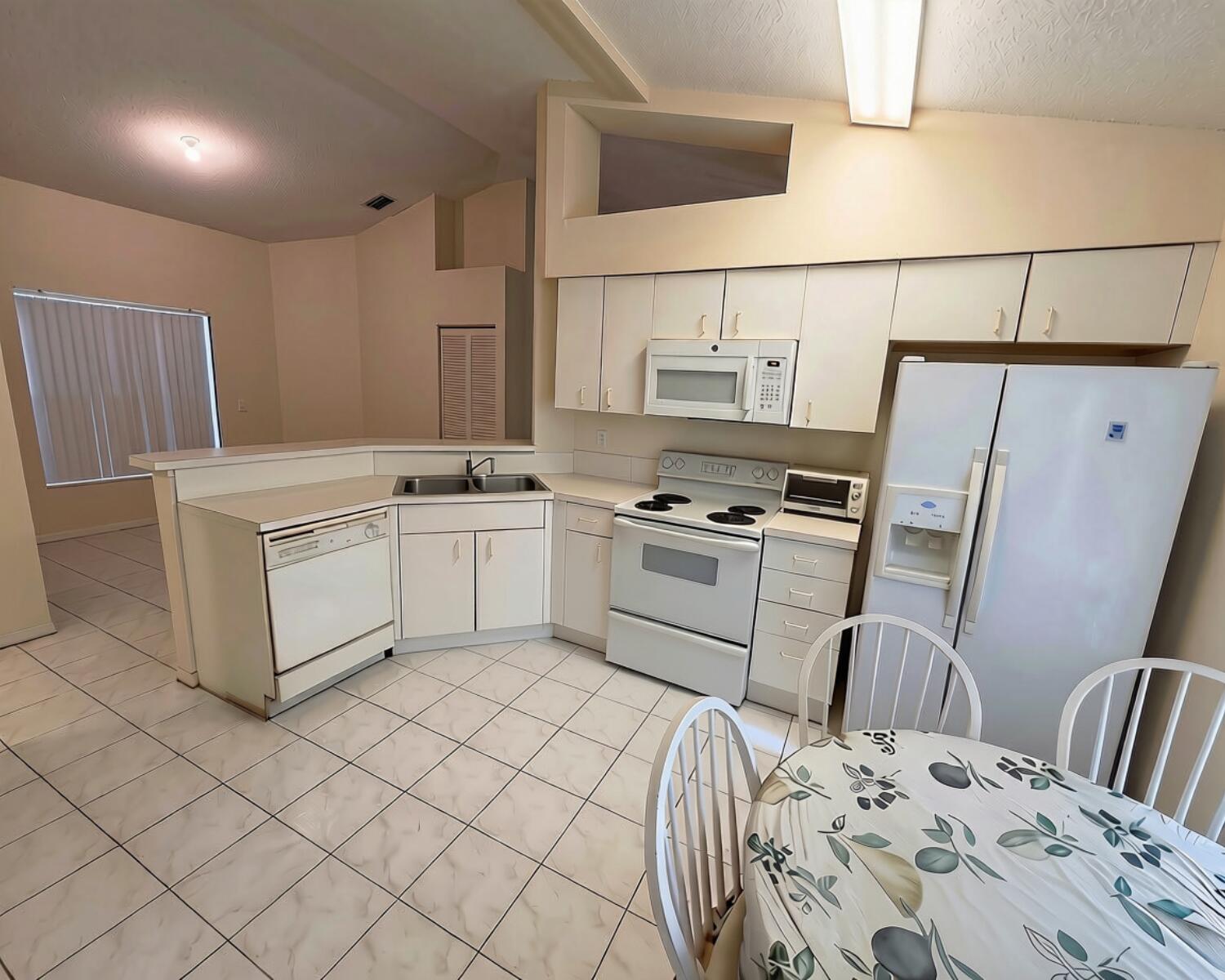 3703 Nw 63rd Court Property Photo 7