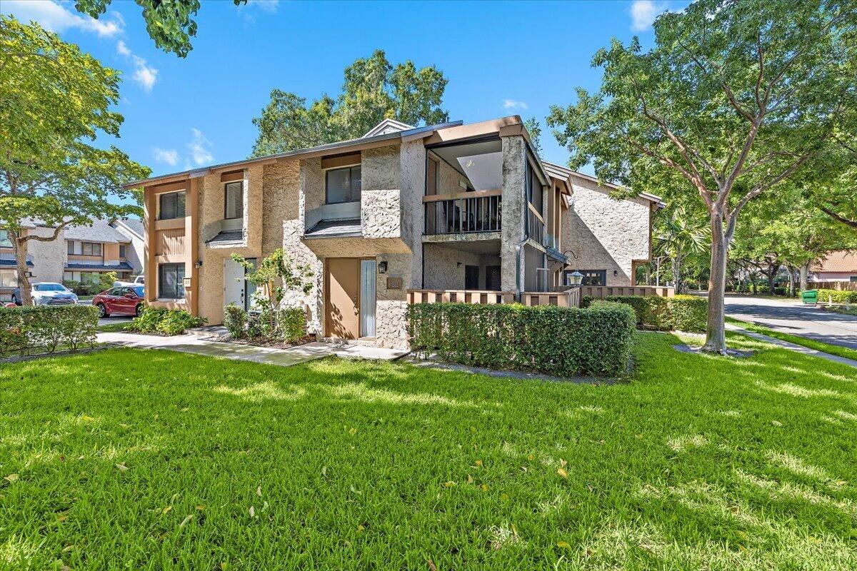 130 Wimbledon Lake Drive Property Photo 1