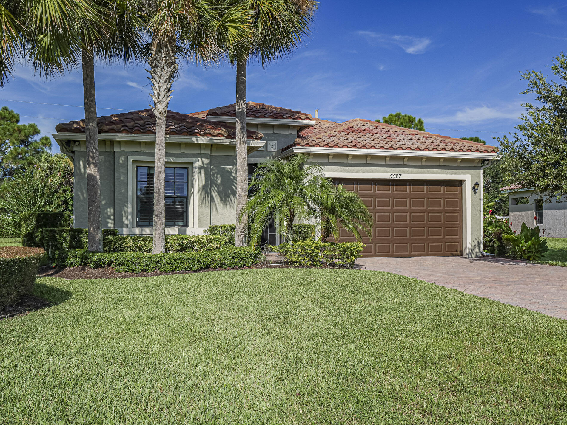 5527 57th Way Property Photo 3