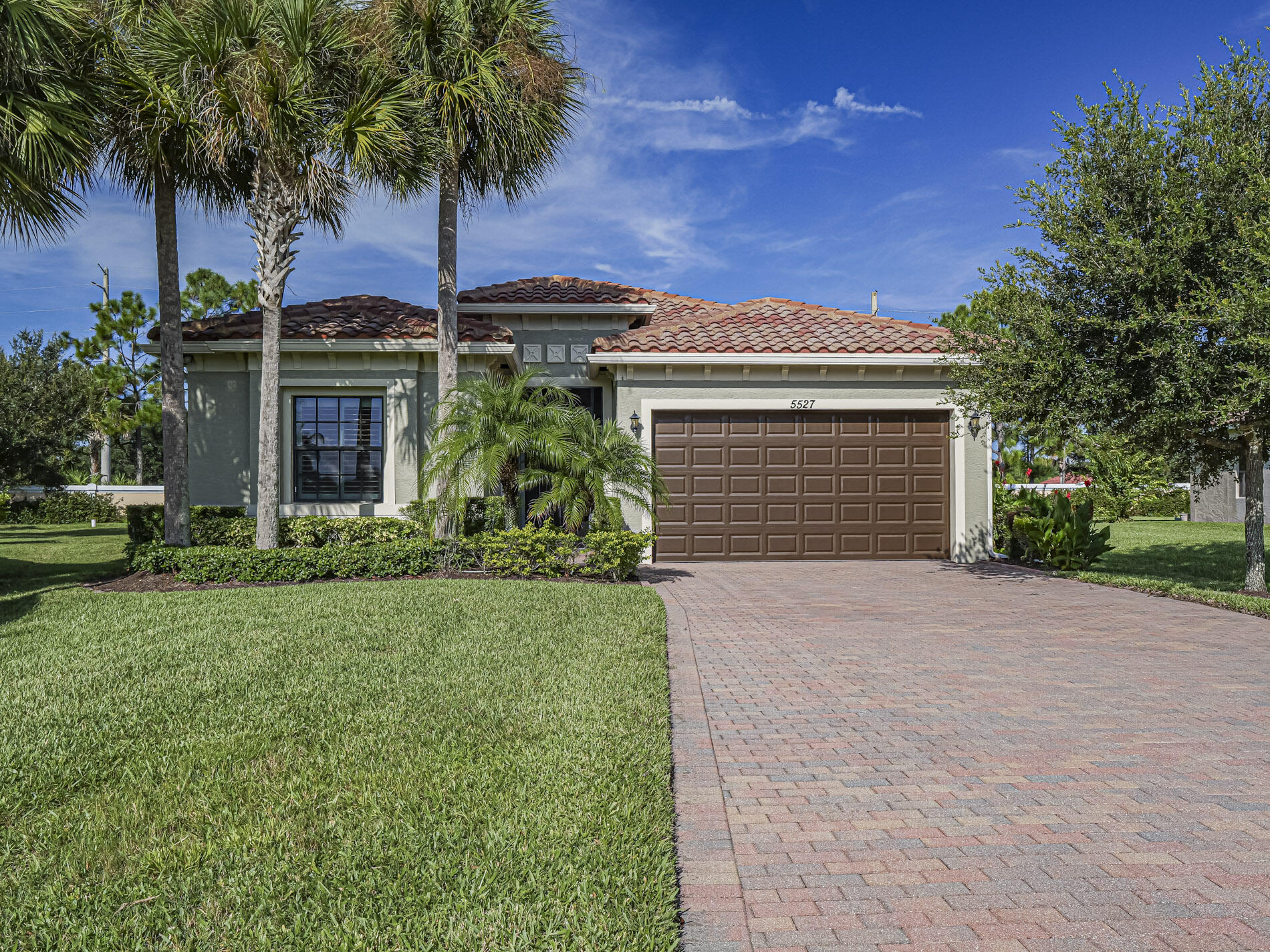 5527 57th Way Property Photo 4