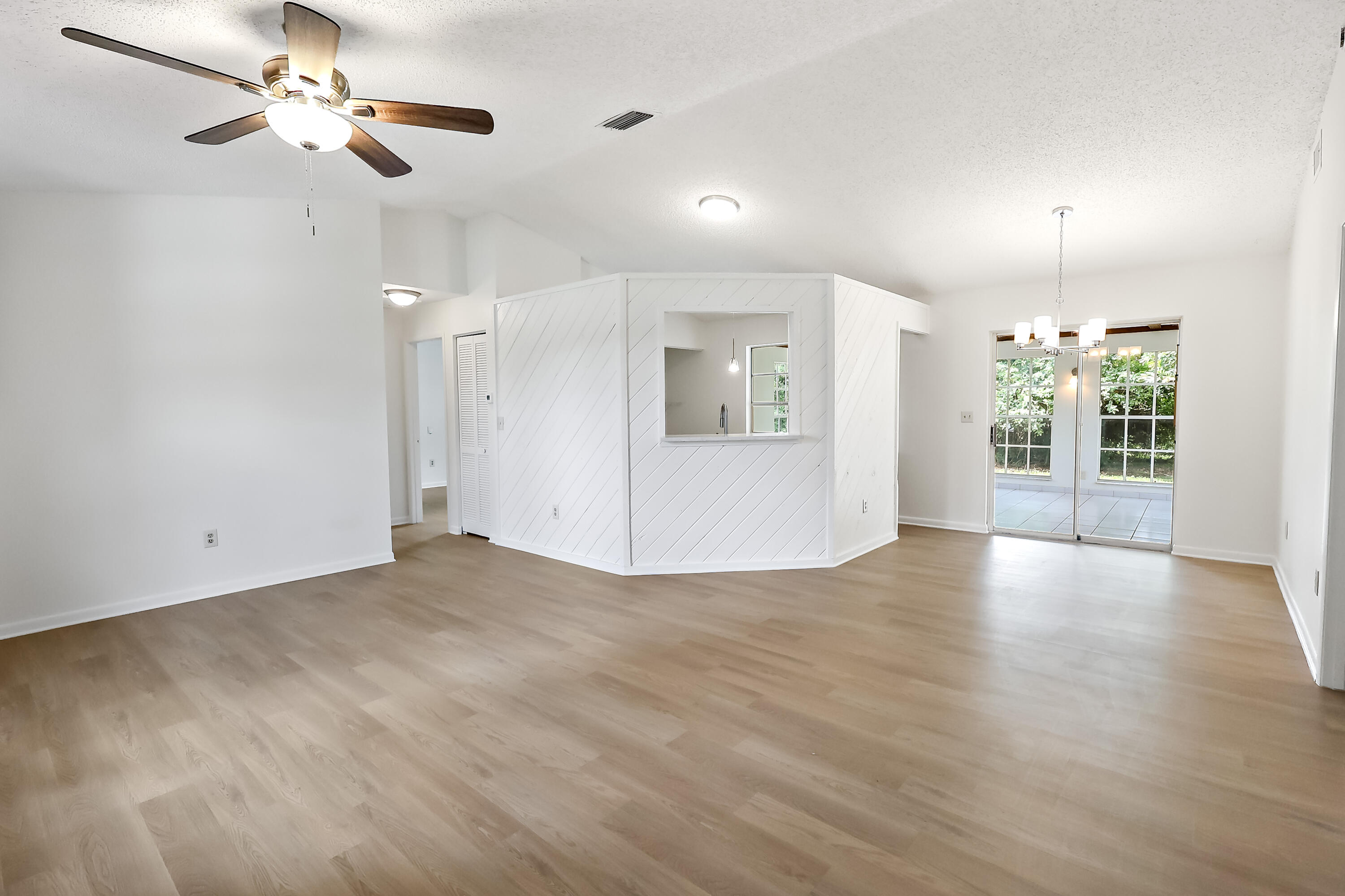 2907 Sw Coastal Terrace Property Photo 6