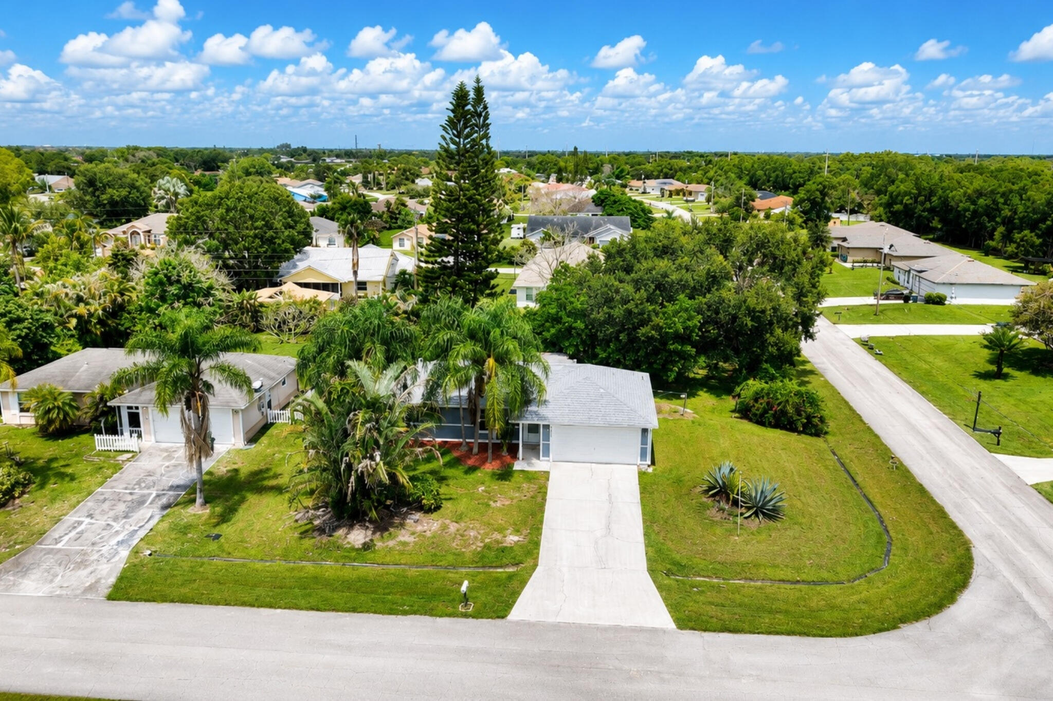 2907 Sw Coastal Terrace Property Photo 15