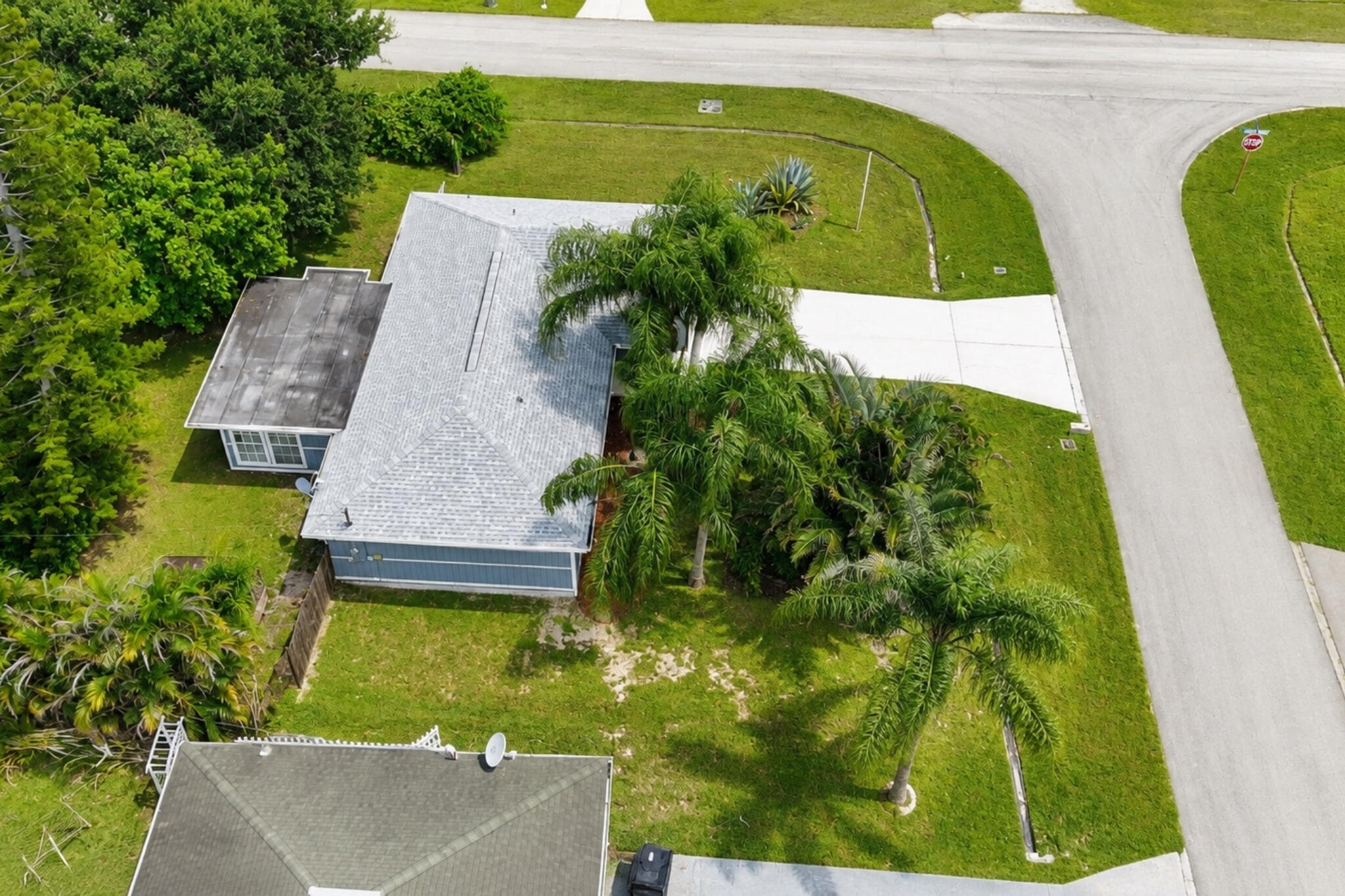 2907 Sw Coastal Terrace Property Photo 16