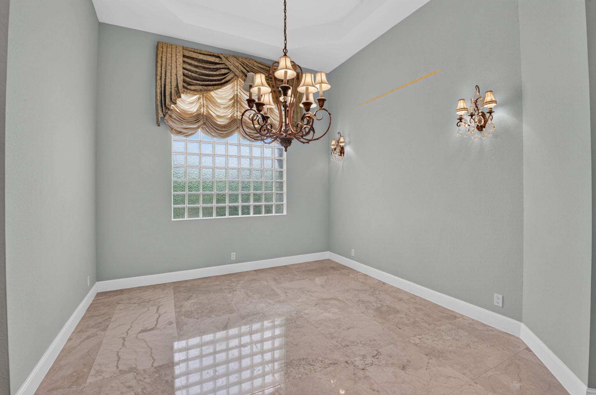 16040 Bristol Isle Way Property Photo 6