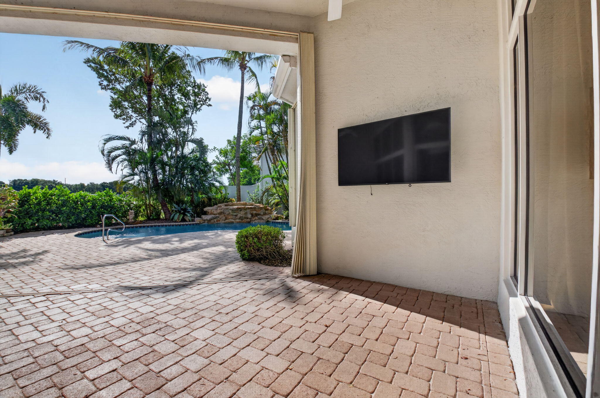 16040 Bristol Isle Way Property Photo 25