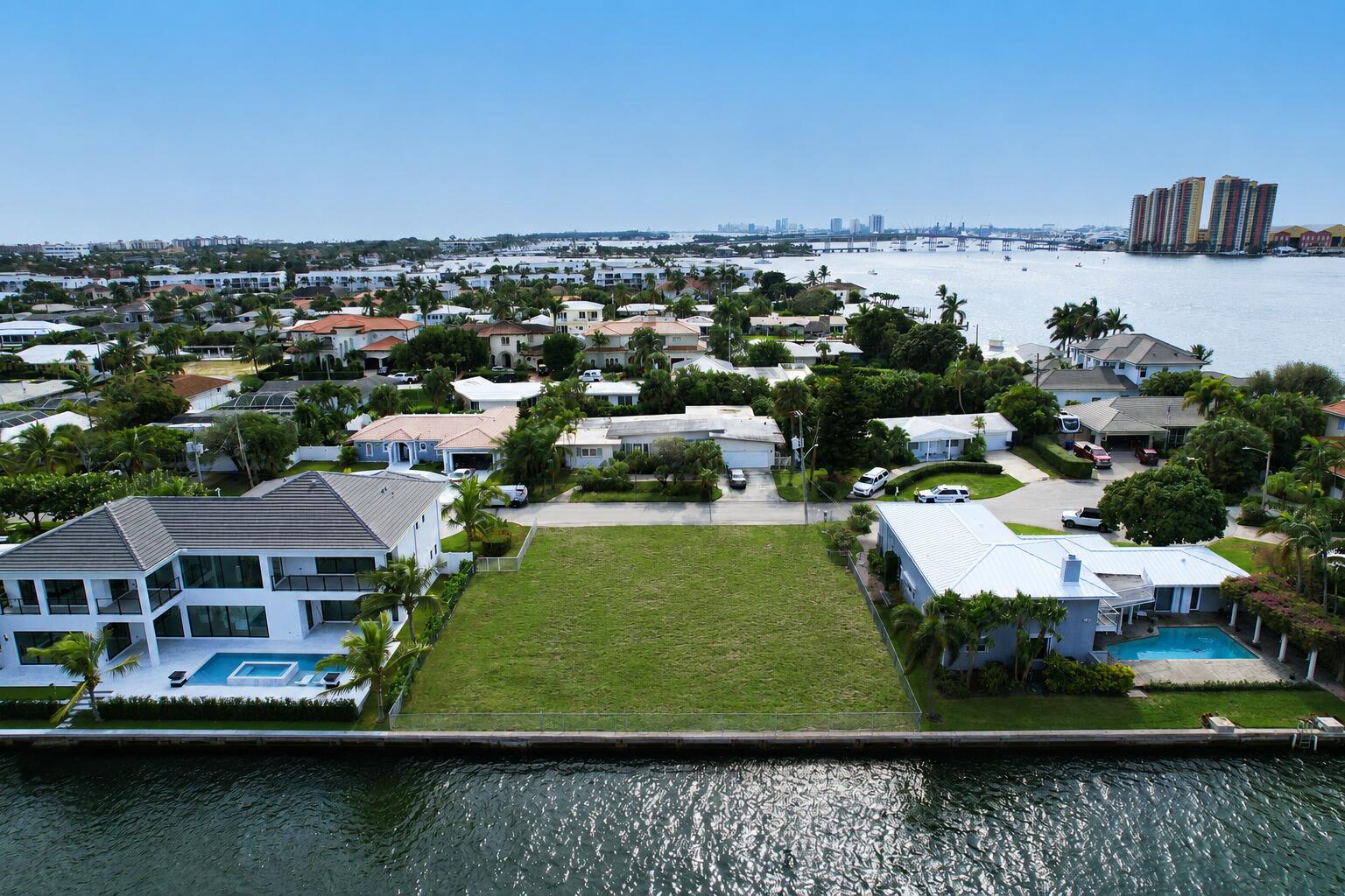 1050 Bimini Lane Property Photo 3