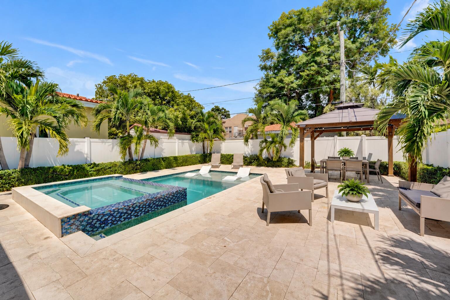 1535 Hollywood Boulevard Property Photo 1