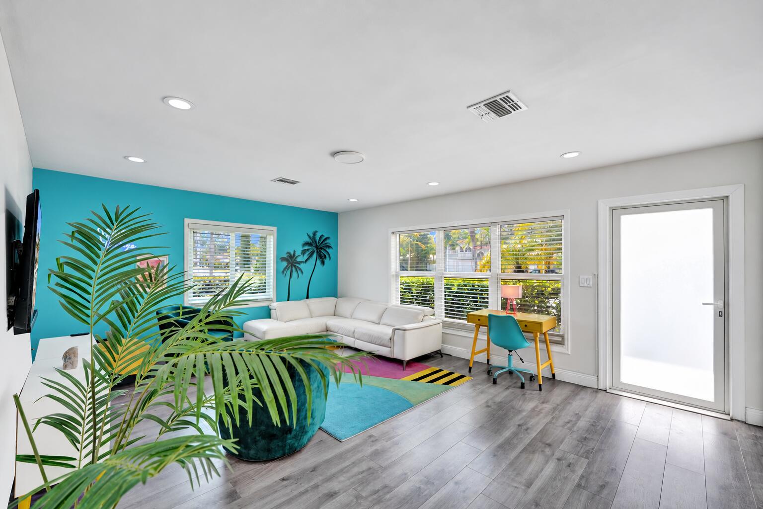 1535 Hollywood Boulevard Property Photo 5