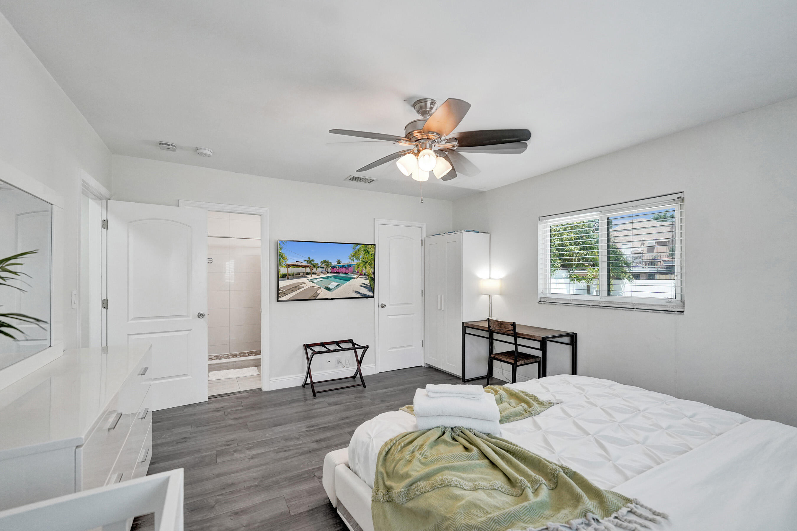 1535 Hollywood Boulevard Property Photo 13