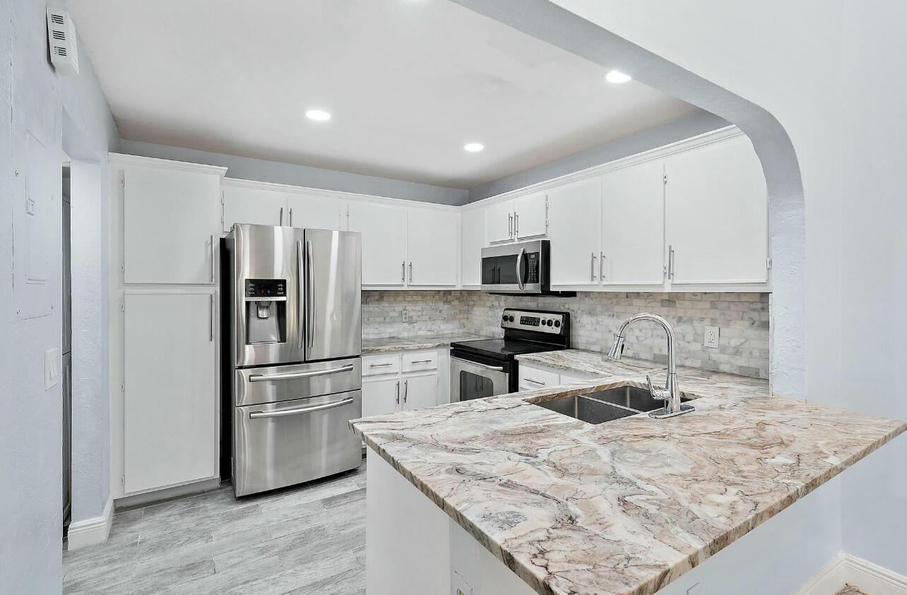 4012 Palm Bay Circle D Property Photo 5