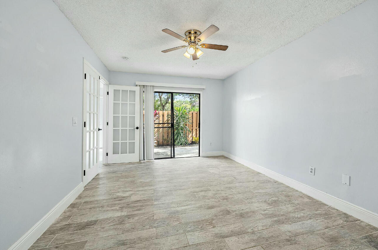 4012 Palm Bay Circle D Property Photo 10