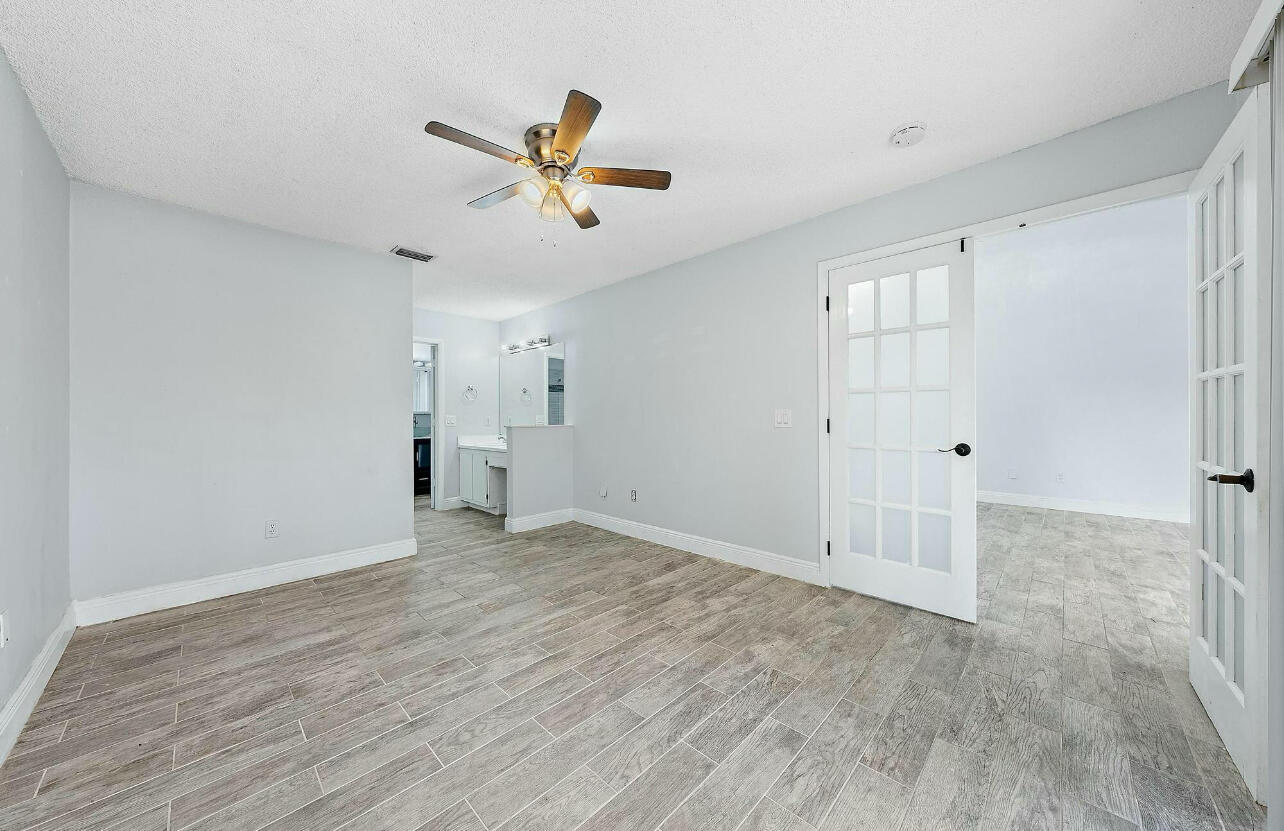 4012 Palm Bay Circle D Property Photo 11