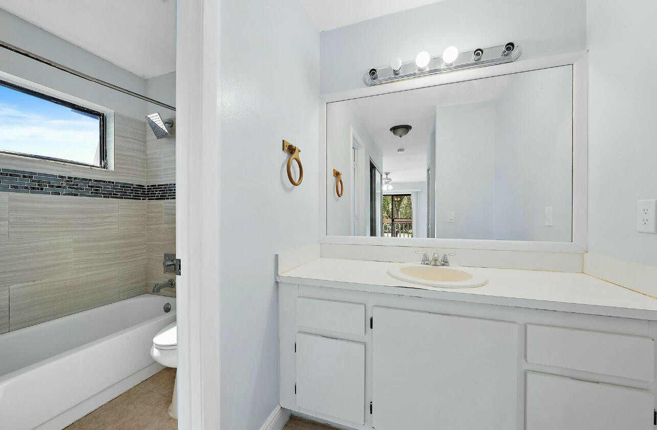4012 Palm Bay Circle D Property Photo 13