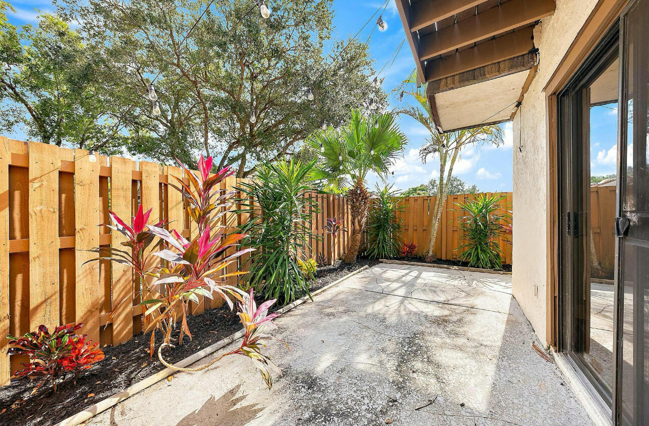 4012 Palm Bay Circle D Property Photo 16
