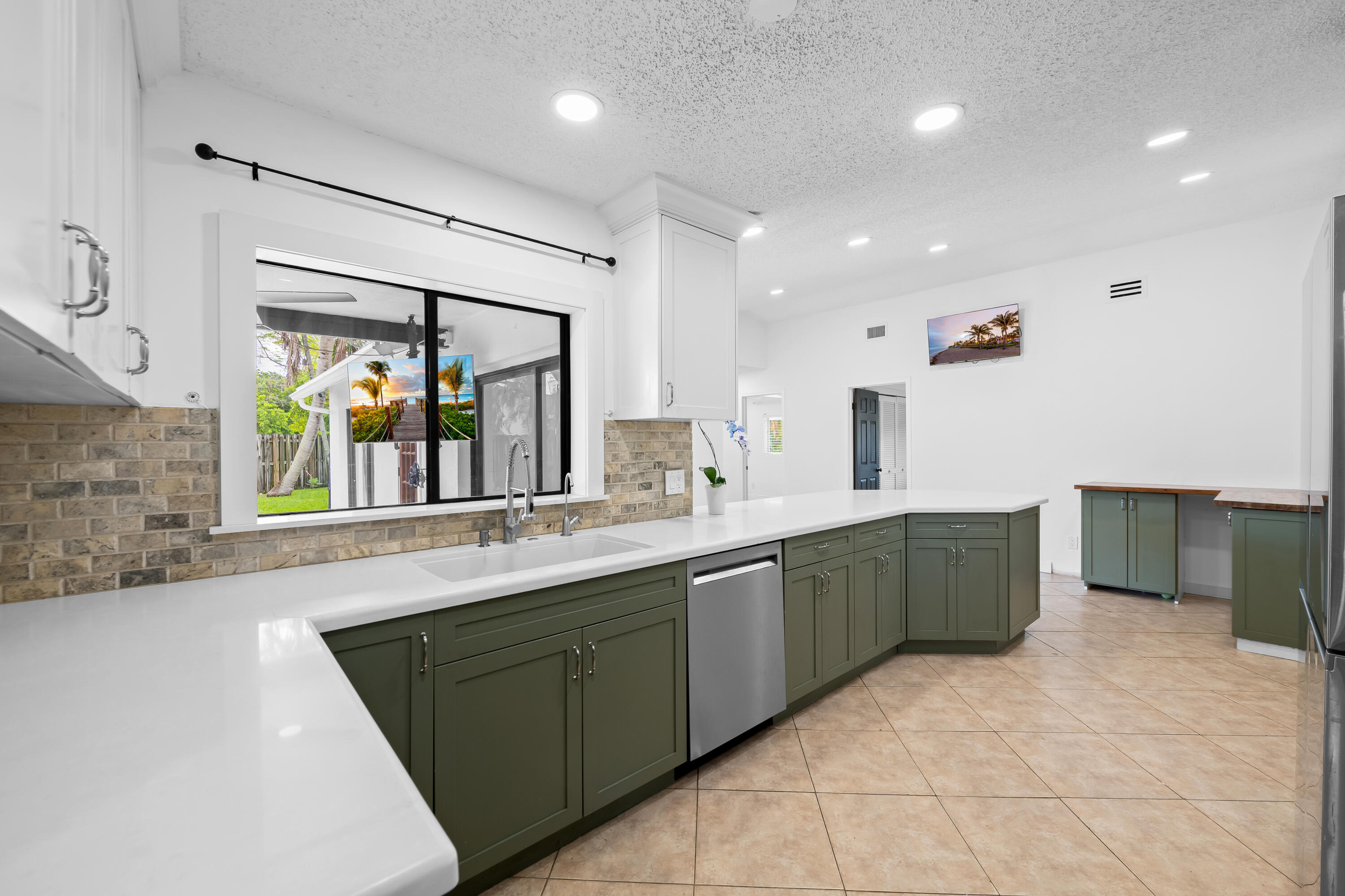 9965 Nw 23rd Street Property Photo 4