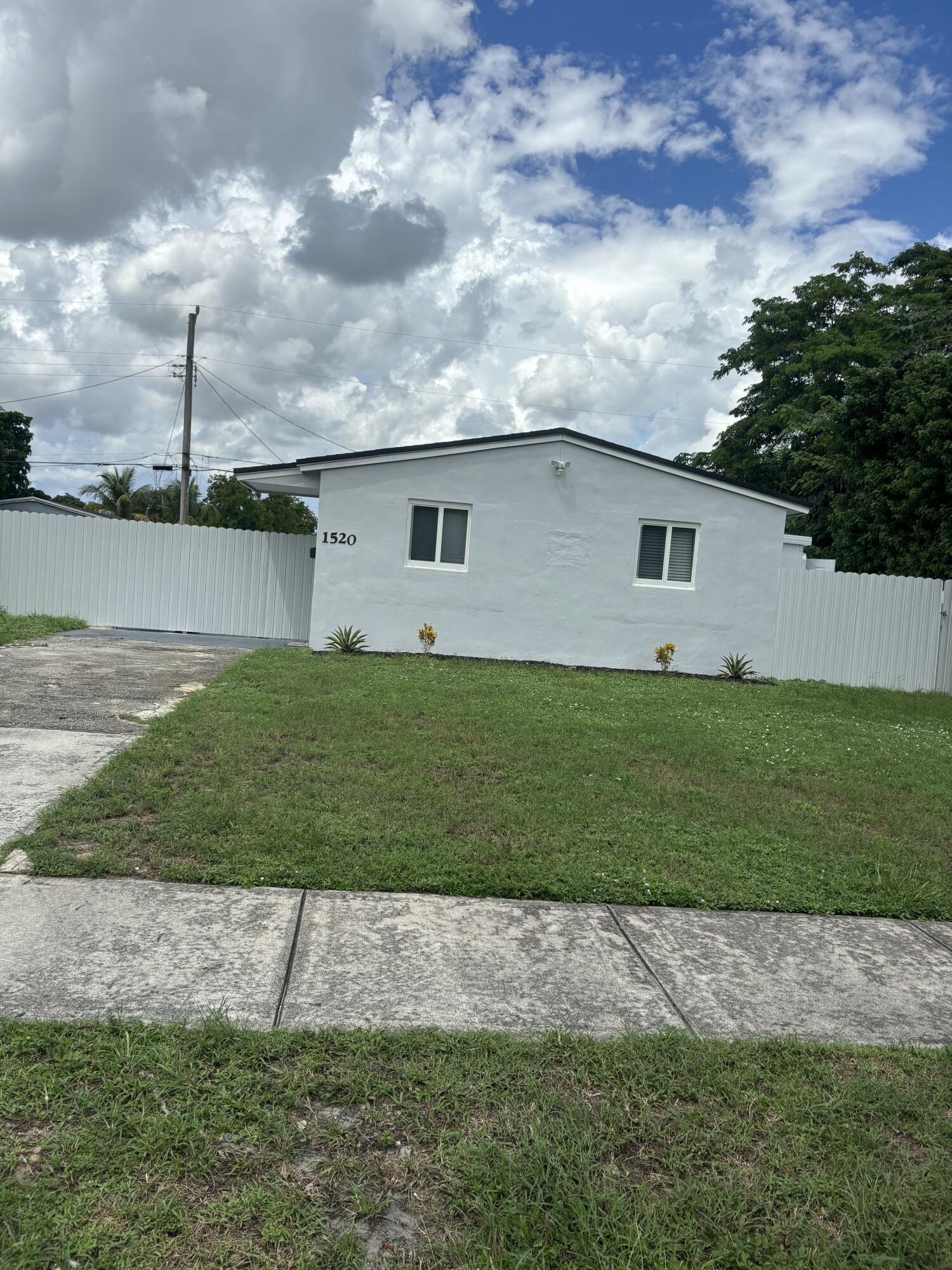 1520 N 68th Terrace Property Photo 1