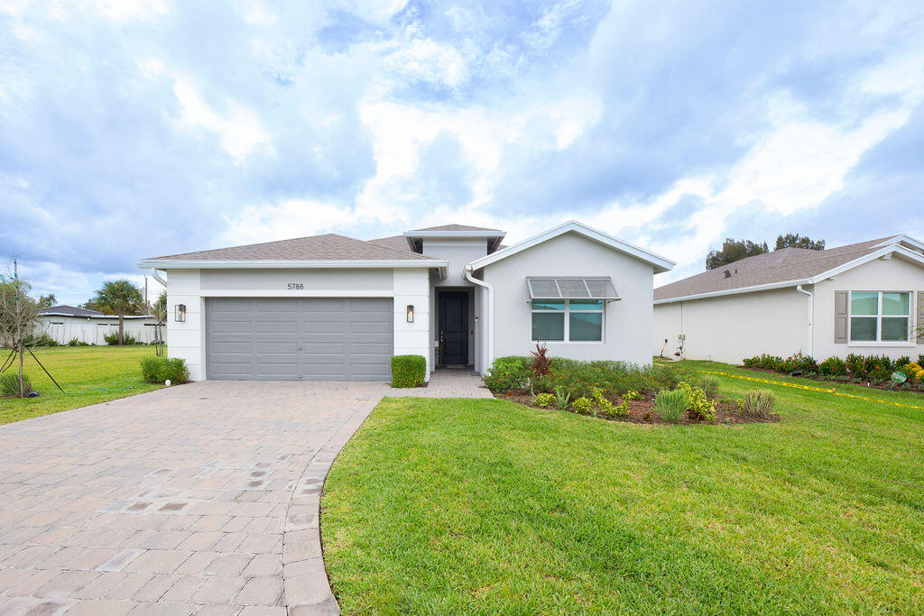5788 SE SKYBLUE Circle Property Photo 1