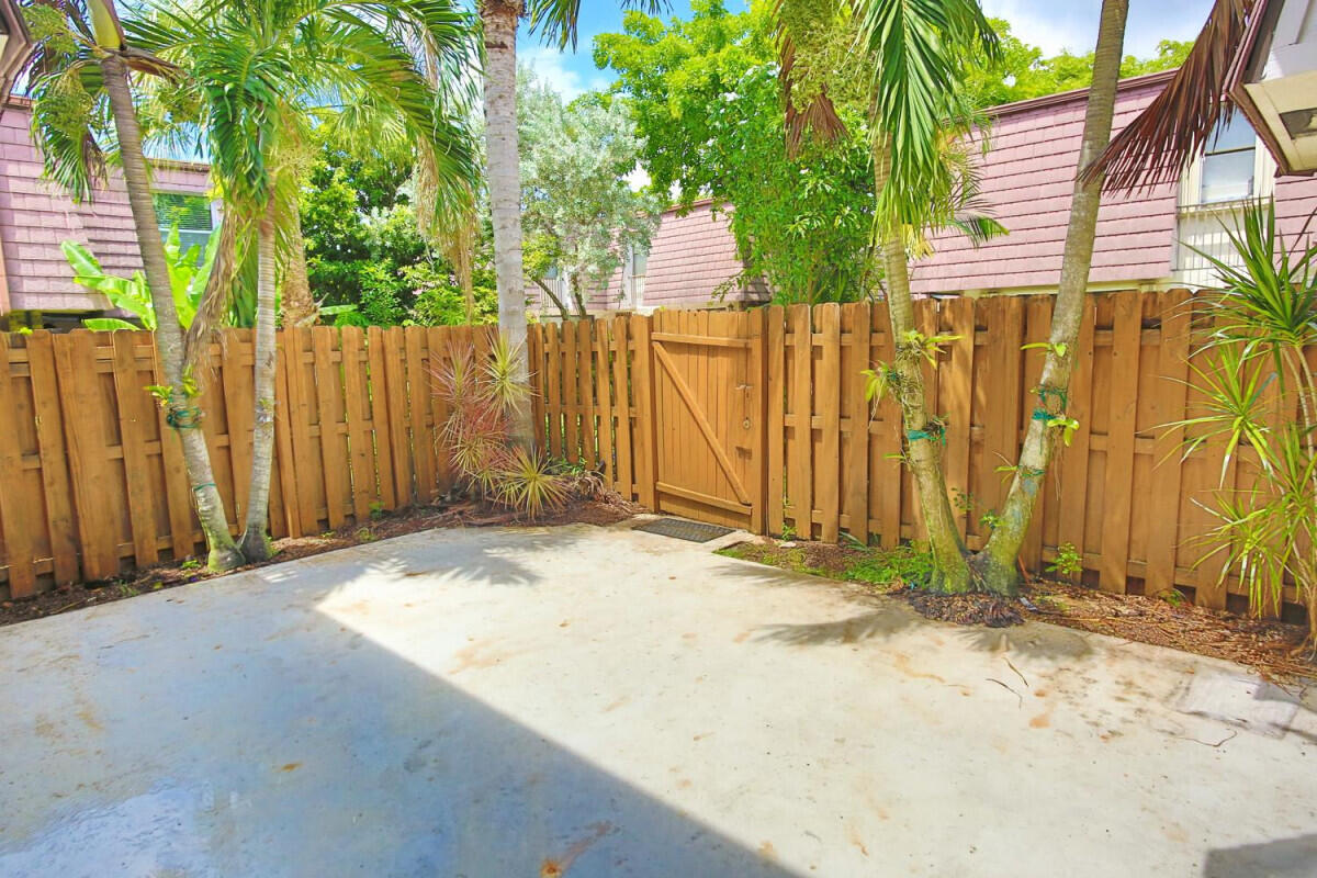 7531 Courtyard Run E Property Photo 2
