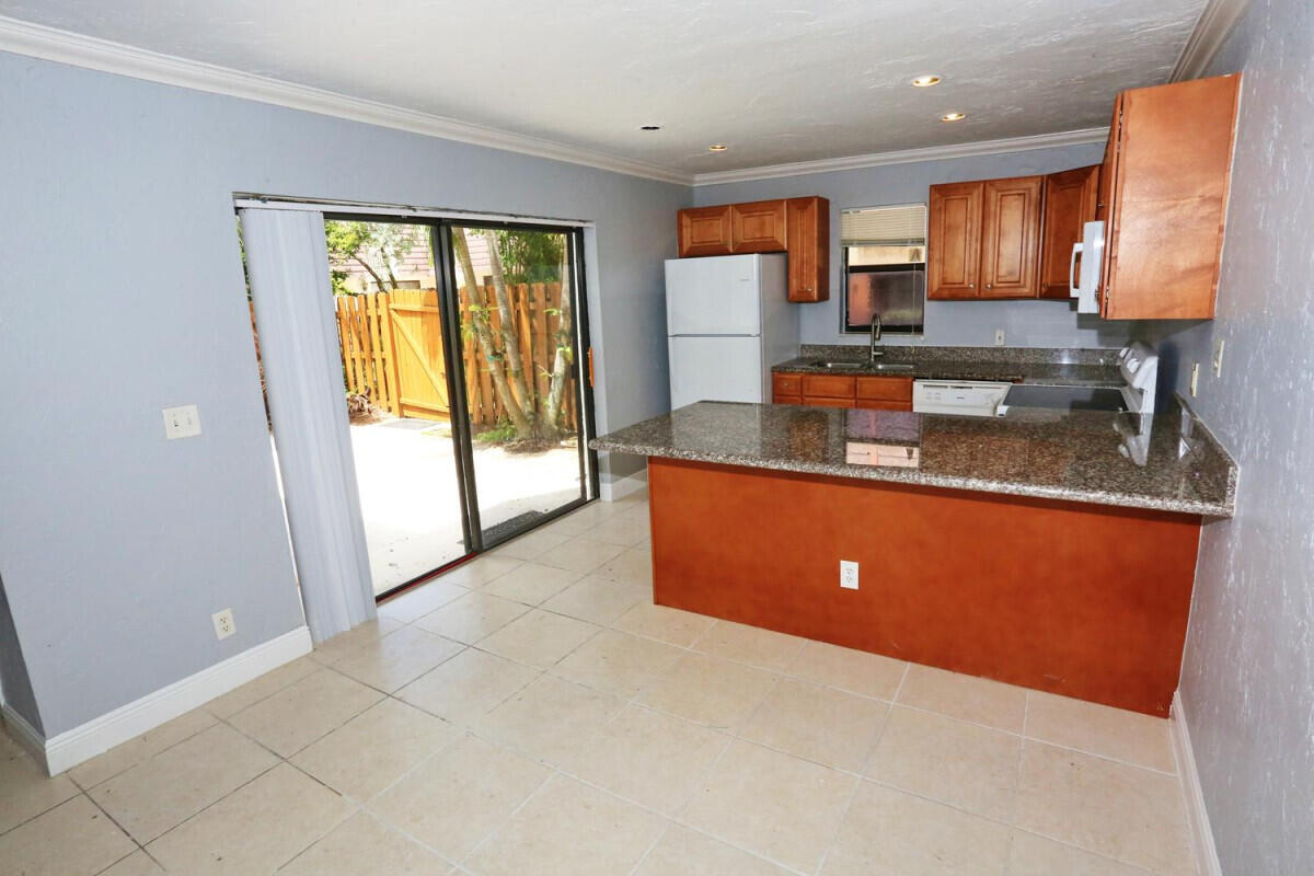 7531 Courtyard Run E Property Photo 8