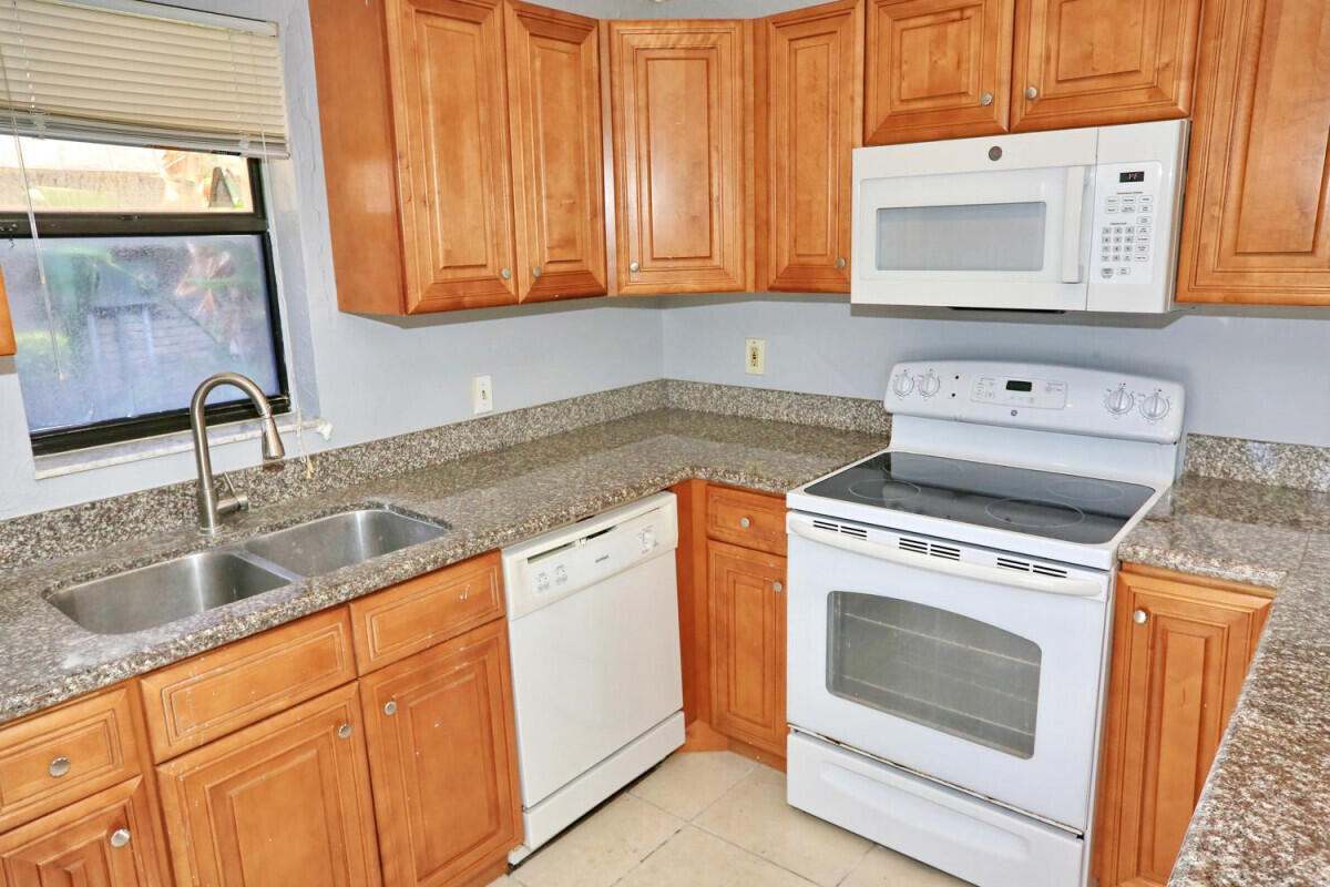 7531 Courtyard Run E Property Photo 10